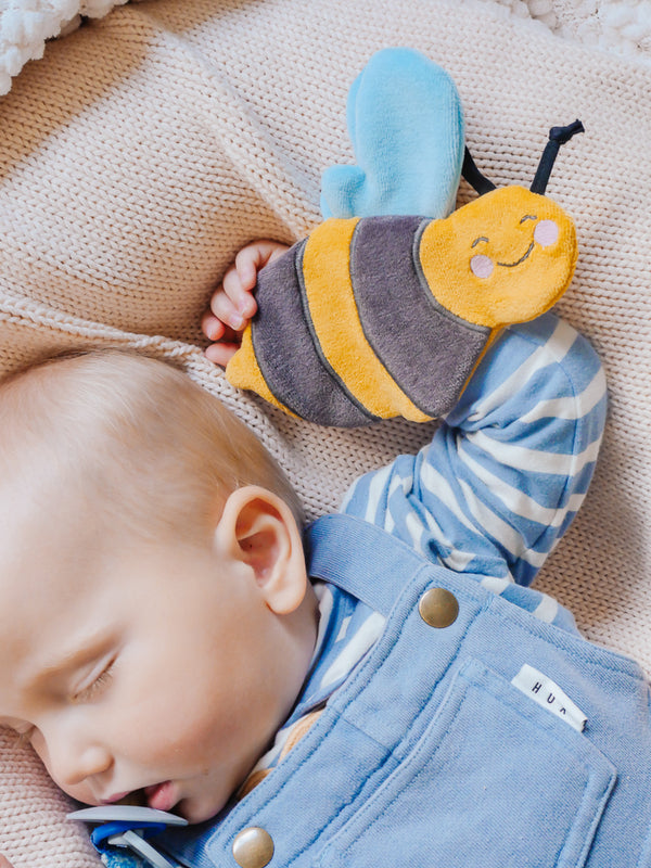 Tikiri Crinkle Scrunch Sensory Toy for Kids - Soft Textured Bee-Shaped Stress Relief Toy for Autism, ADHD & Anxiety - Perfect for Classroom, Travel & Sensory Play