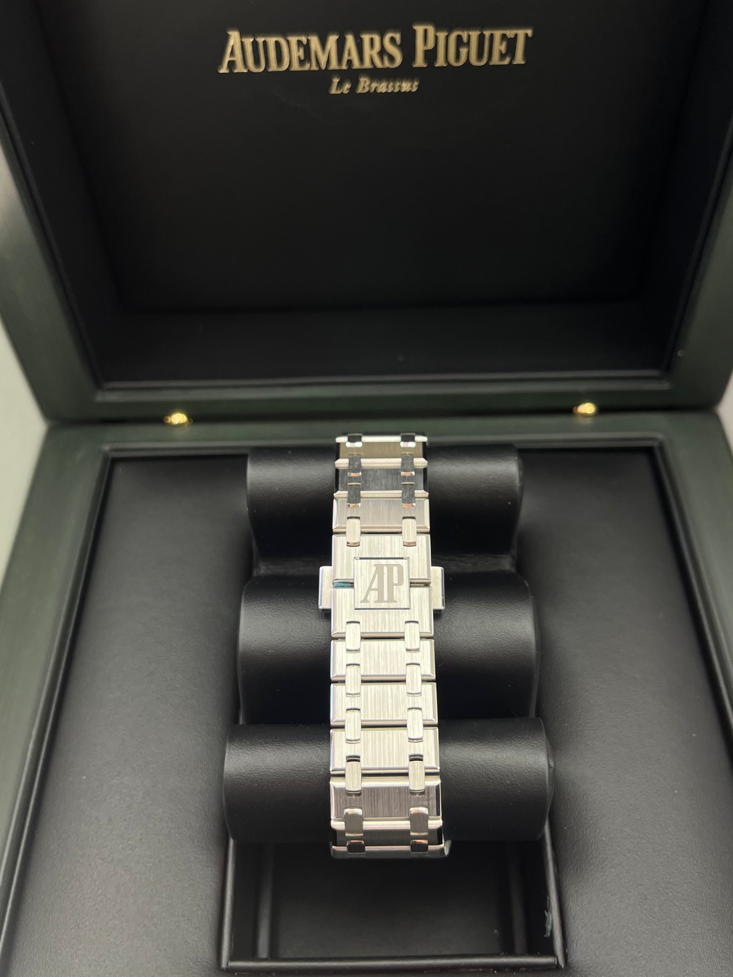 Audemars Piguet Royal Oak Jumbo Extra Thin 15202PT.OO.1240PT.01 Platinum Men's Watch - Luxury Dress Watch for Business & Formal Occasions