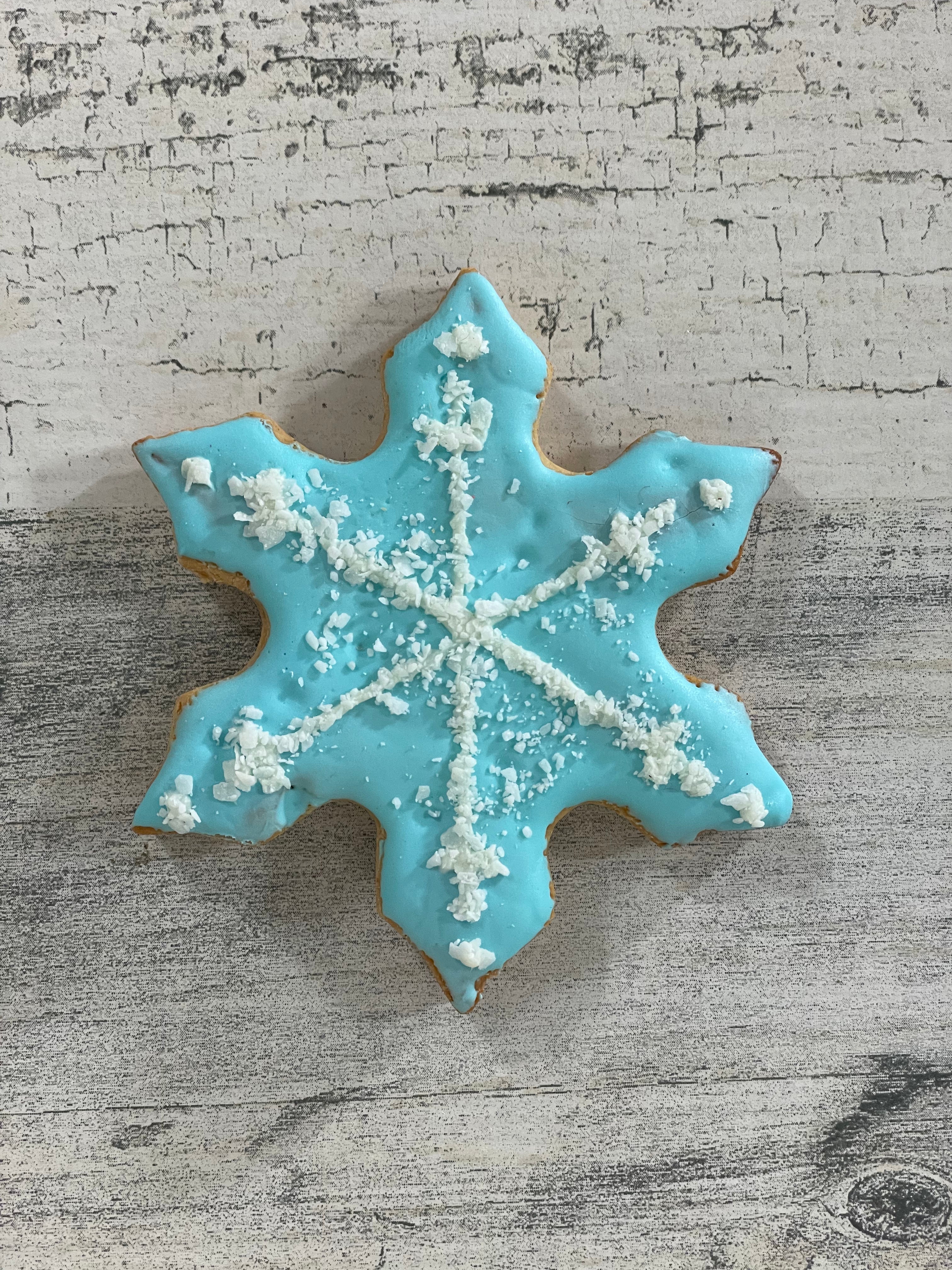 Snowflake Cookie Cutter Set - Stainless Steel Christmas Cookie Cutters for Baking, Holiday Decorating - Perfect for Christmas Cookies, Gingerbread, Sugar Cookies, and Festive Desserts (Use for Holiday Parties, Gift Giving, and Family Baking Traditions)