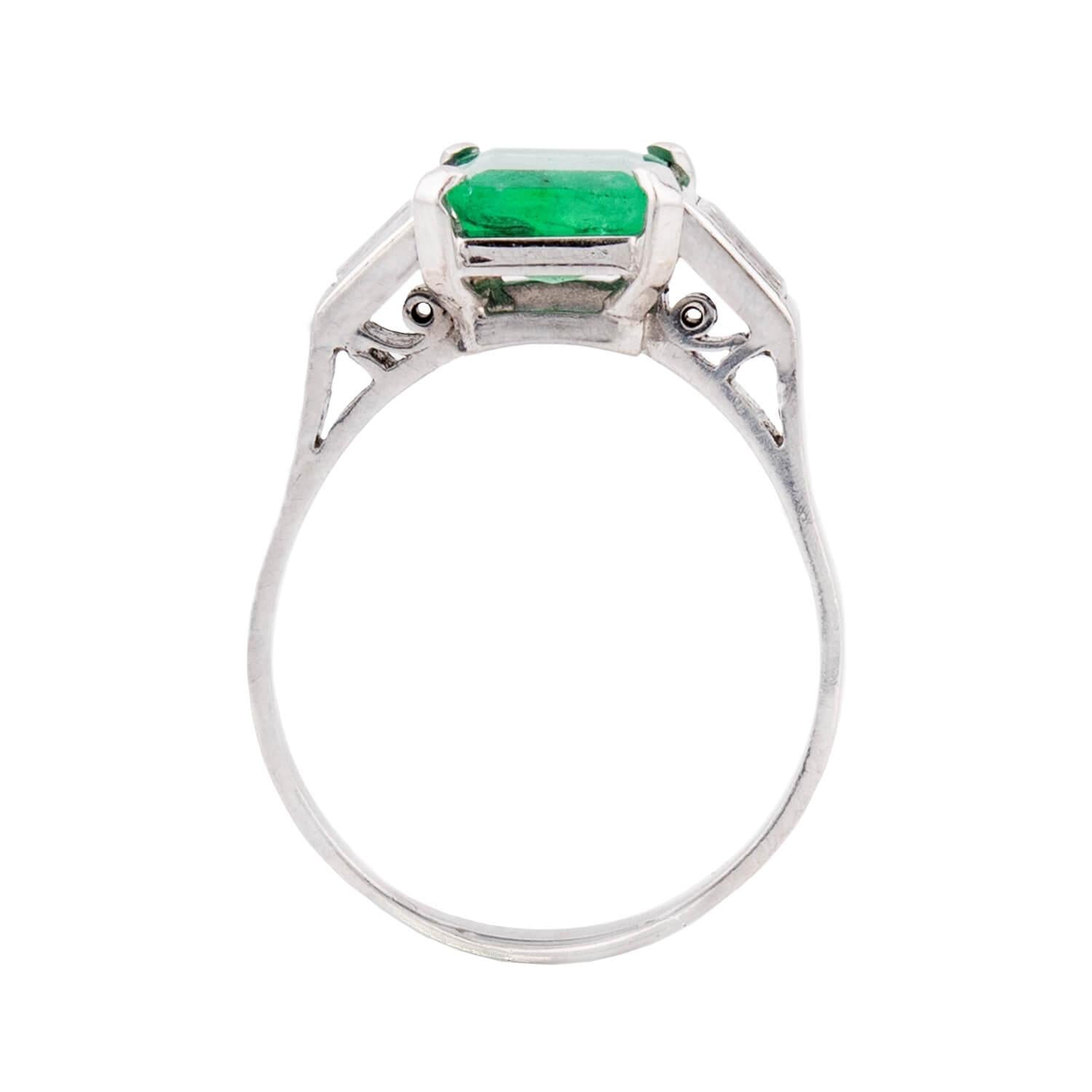 Platinum Emerald and Diamond Ring for Women - Vintage Style Luxury Jewelry for Engagement, Wedding, and Special Occasions