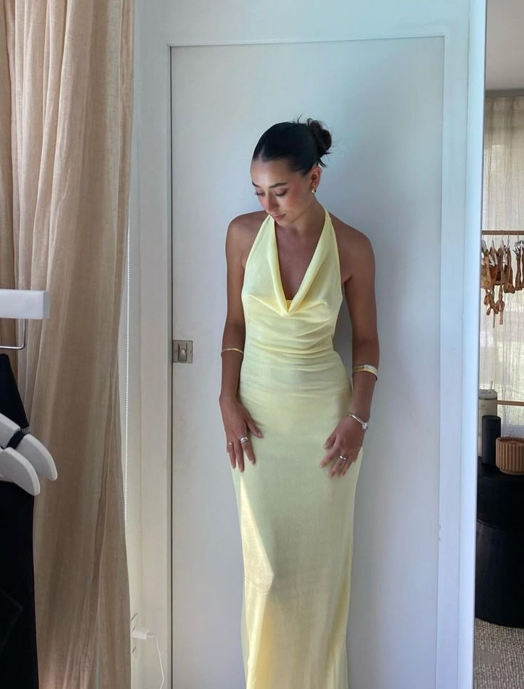 Elegant Yellow Halter Sheath Prom Dress - Satin Formal Gown for Wedding Guest & Special Occasions | Perfect for Homecoming, Evening Parties & Cocktail Events
