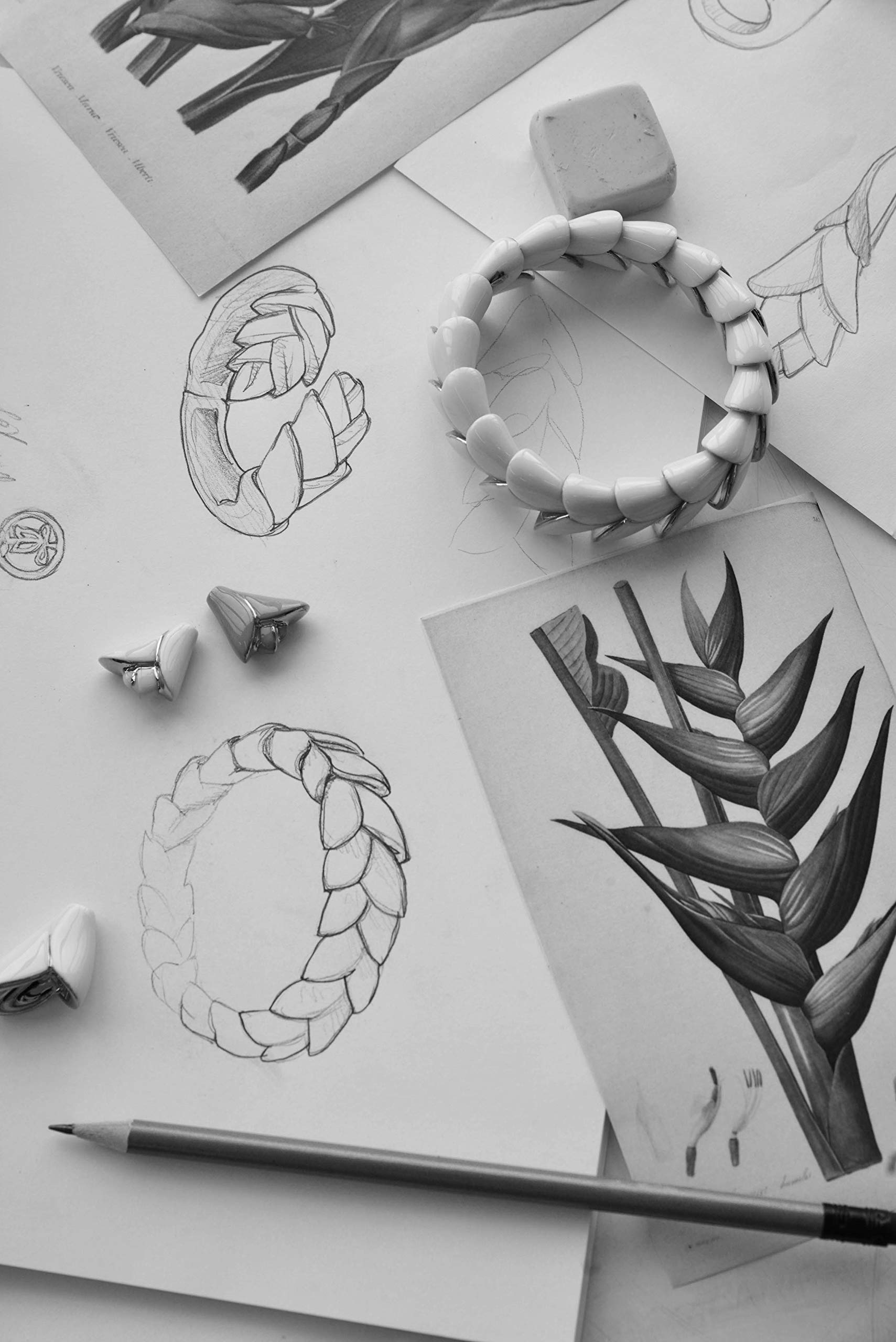 LLADRÓ Heliconia Porcelain Ring - Medium Size, Elegant Floral Design, Perfect for Weddings & Special Occasions