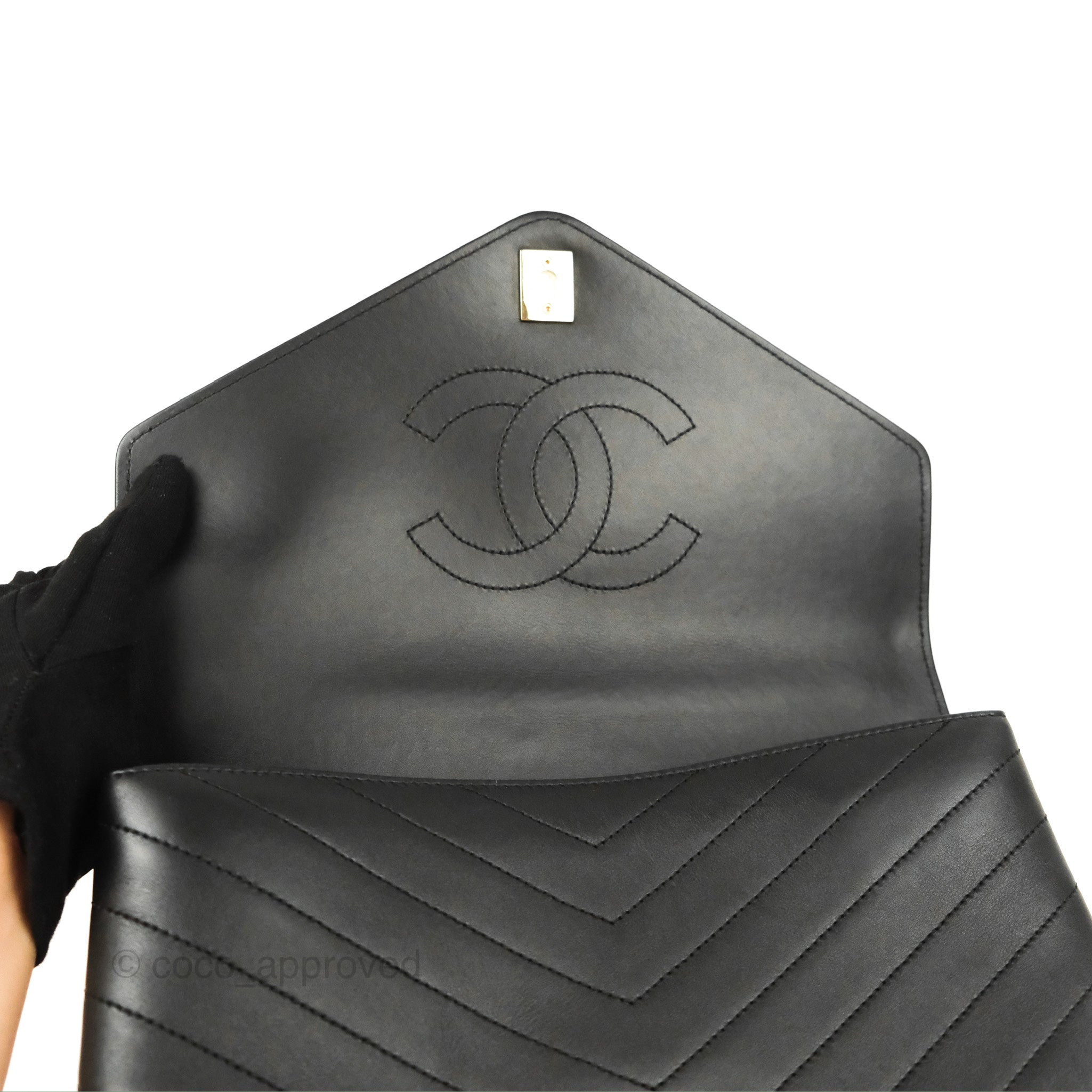 Chanel Chevron Stitched Coco Flap Bag in Black Calfskin with Gold Hardware - Luxury Crossbody Purse for Women, Perfect for Evening Events & Date Nights