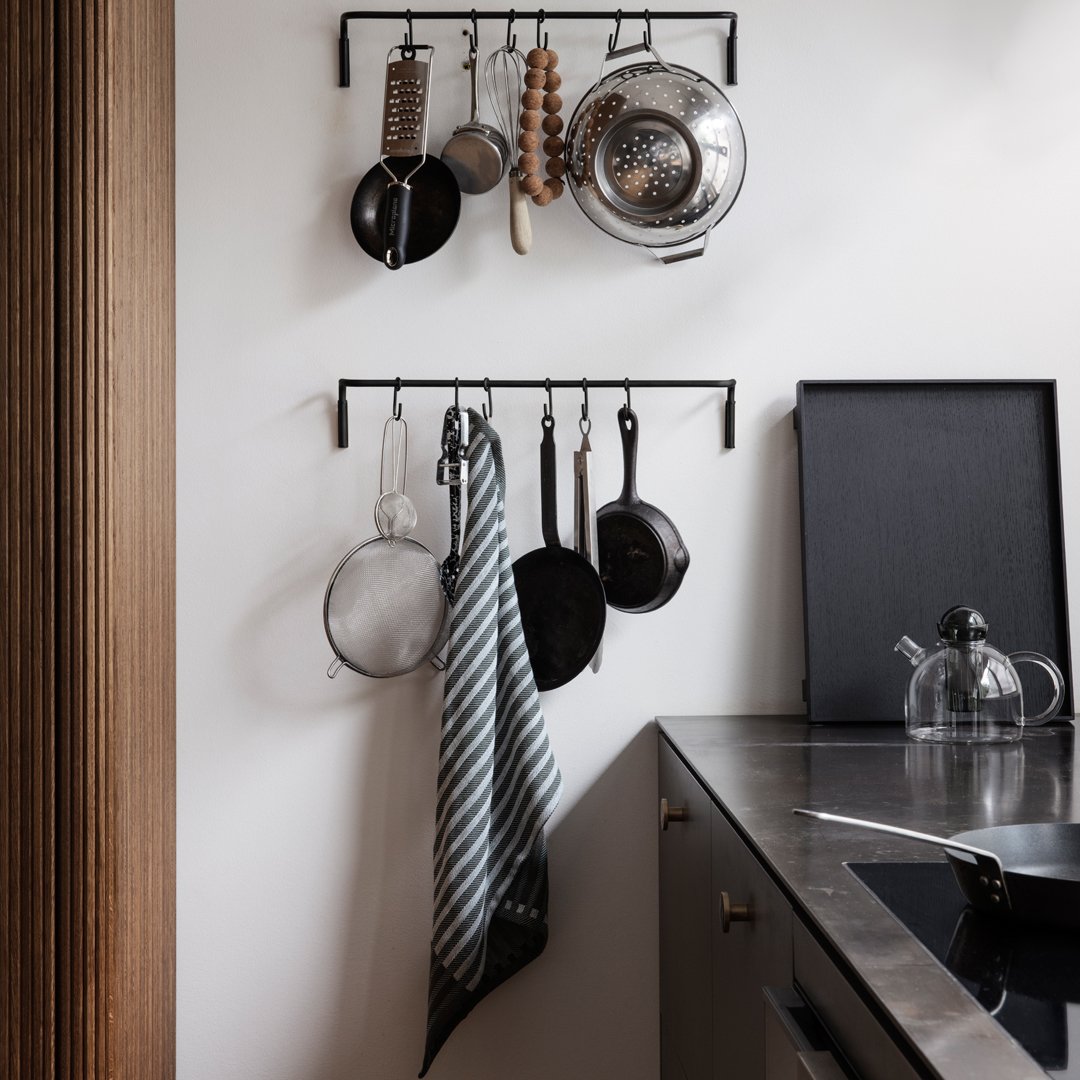 Stainless Steel Kitchen Hanging Rod with 6 Hooks - Space Saving Organizer for Utensils, Towels & Cookware (Ideal for Small Kitchens & Pantries)