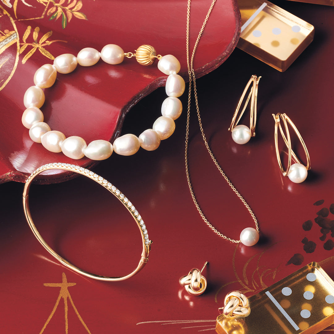 Elegant Baroque White Pearl & Gold Bracelet for Women - Vintage Luxury Jewelry Gift for Wedding, Party & Special Occasions
