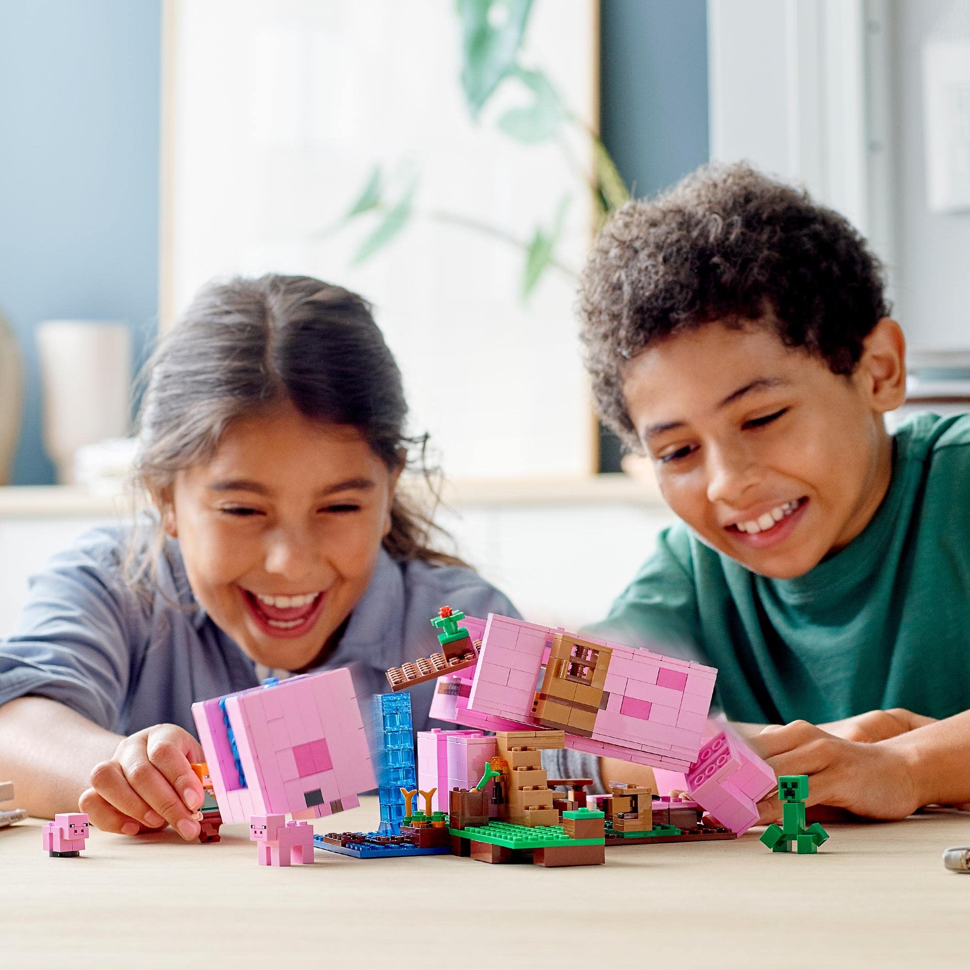 LEGO 21170 Minecraft The Pig House Building Toy Set with Alex Mini Figure, Animals & Creeper - Creative Construction Gift for Kids Ages 8-9 - Perfect for Minecraft Fans & Adventure Play