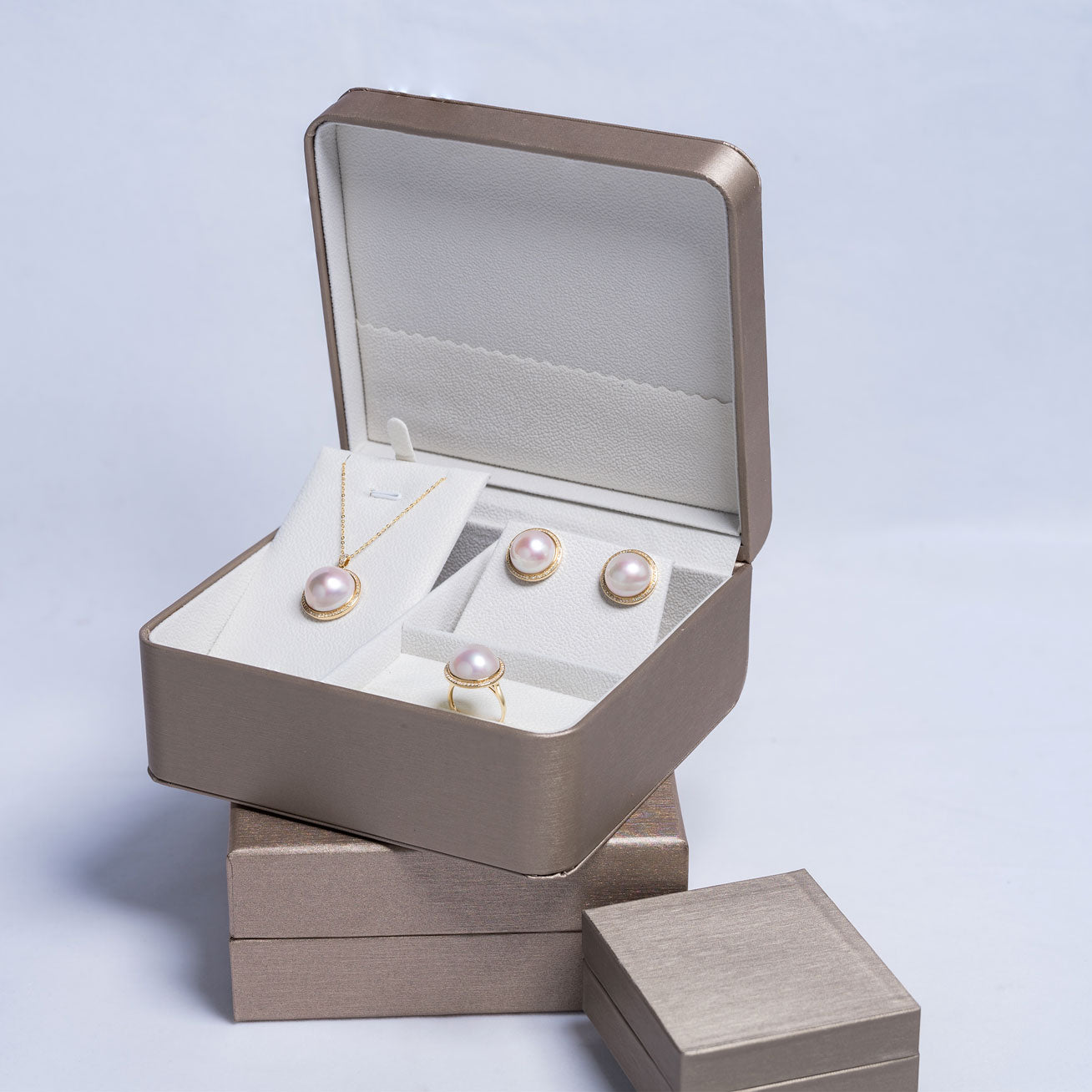 18K Gold Diamond & Edison Pearl Stud Earrings KE00121 | Elegant Dome Design for Women | Perfect for Weddings, Parties & Special Occasions