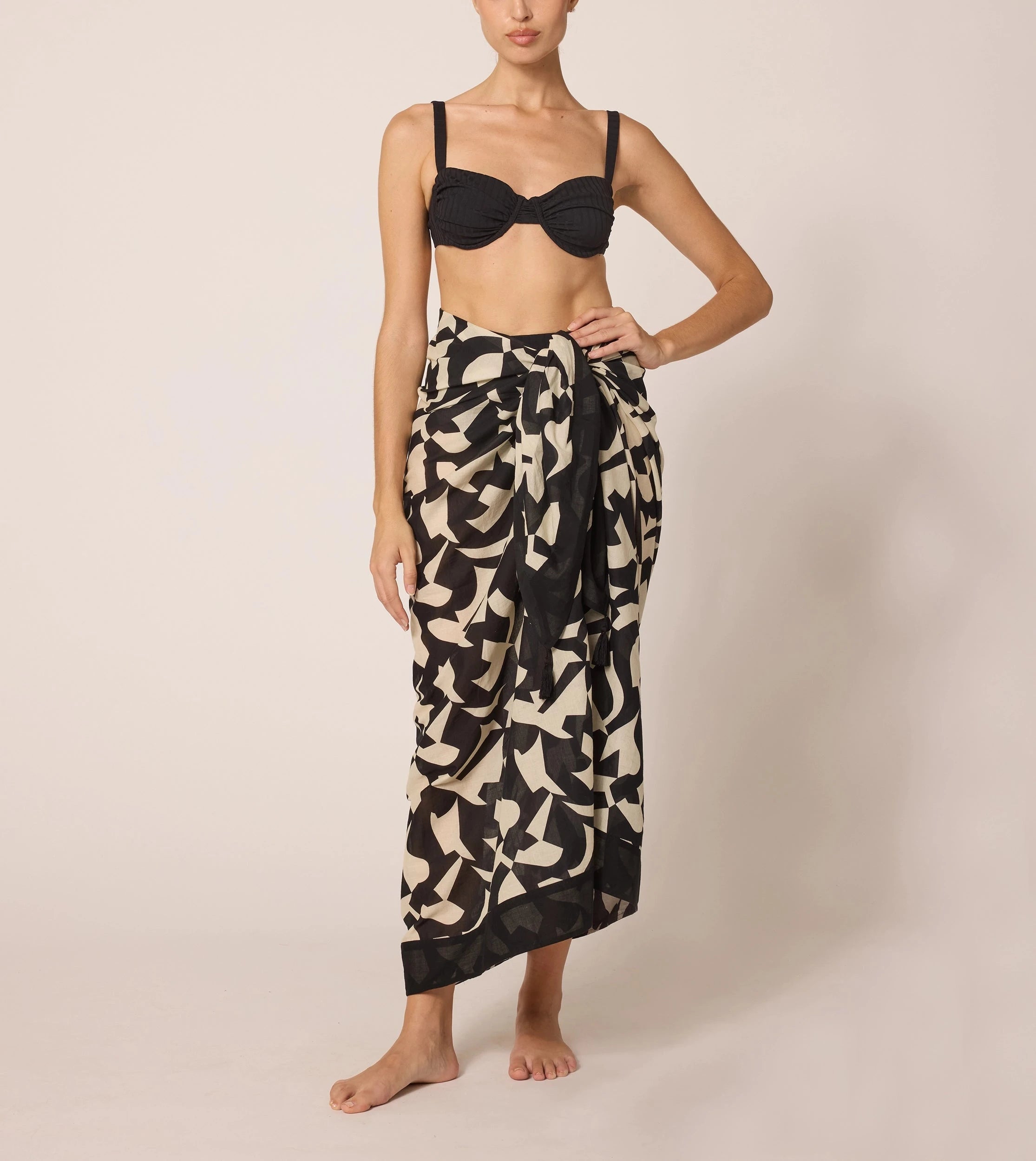 Osaria Black/White Sarong - Stylish Beach Cover-Up for Women | Perfect for Poolside, Vacation & Summer Outfits