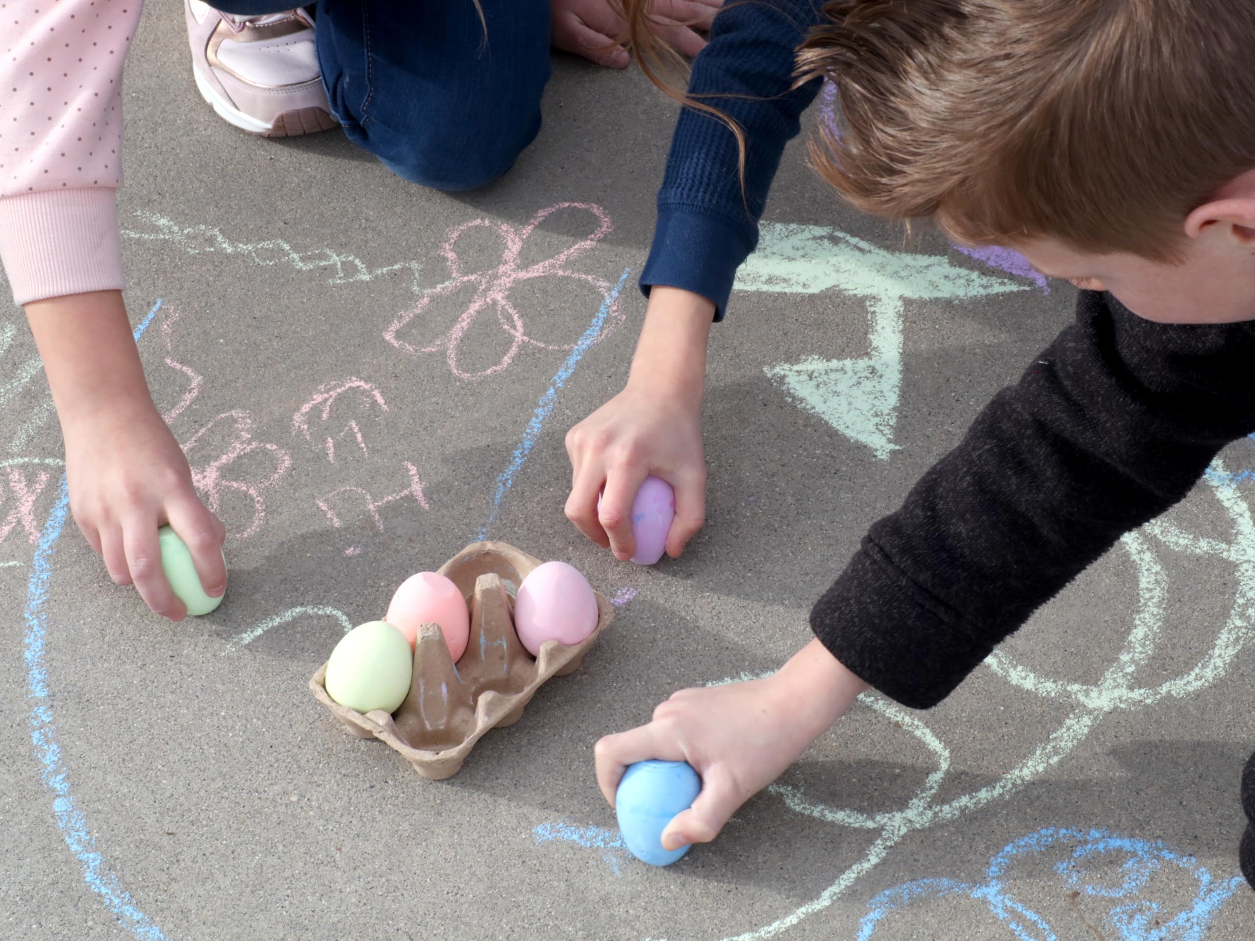 Kid Made Modern Washable Neon Sidewalk Chalk Set - 6-Piece Non-Toxic Egg Chalk for Outdoor Play, Chalkboard Art & Creative Learning | Perfect for Driveway Drawing, Classroom Activities & Toddler Playtime (Ages 3+, Multicolor)