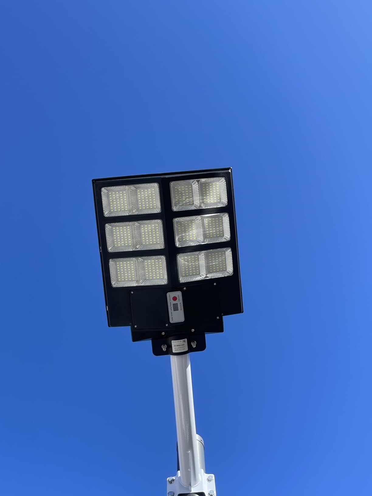 1600W Solar Street Lights Outdoor - Wide Angle Solar Powered LED Lights with Motion Sensor, 6500K Daylight White for Parking Lot, Yard, Stadium - Energy Efficient Dusk to Dawn Lighting for Pathways, Gardens & Security
