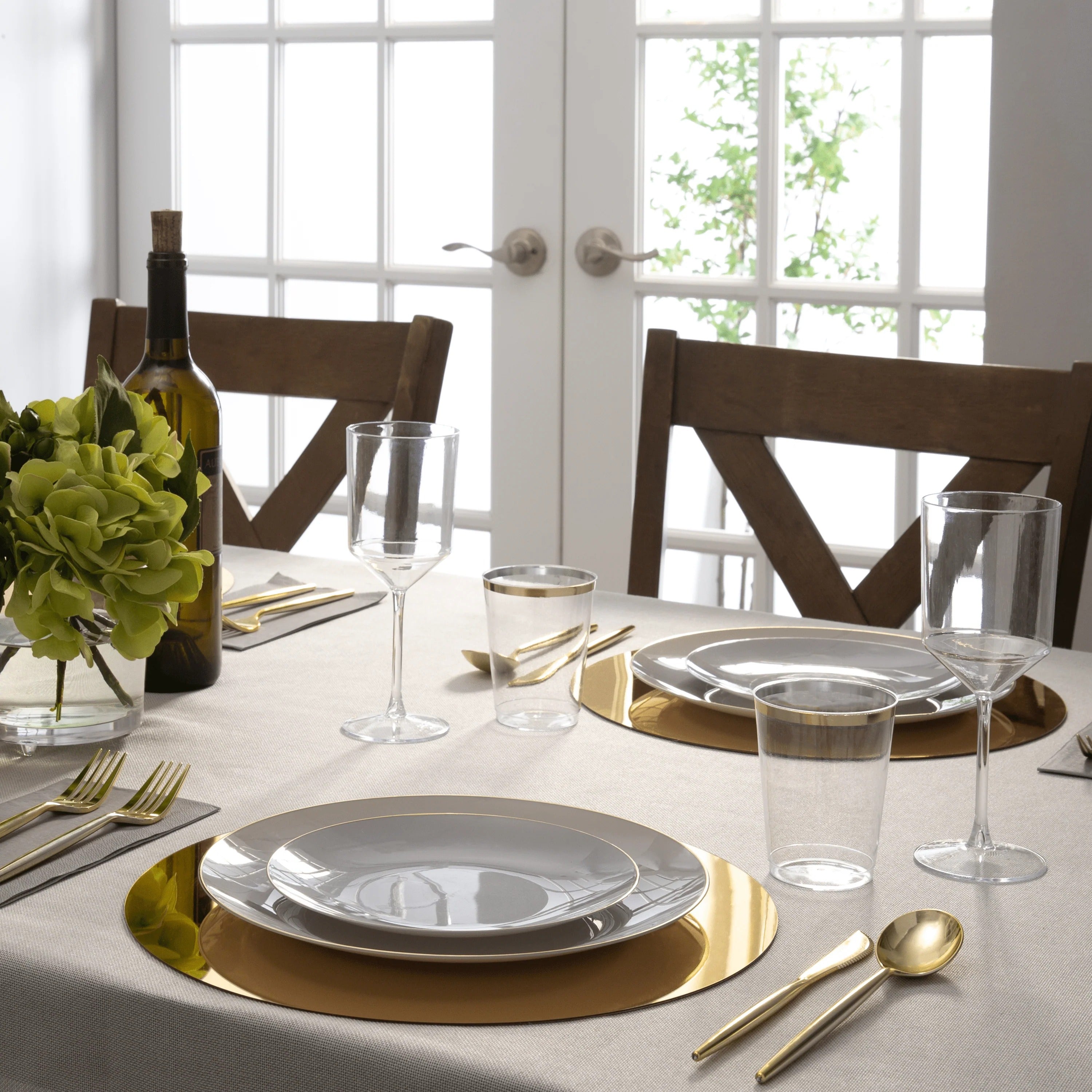 Eco-Friendly Round Plastic Plates with Grey and Gold Rim - Durable & Stylish Disposable Tableware for Parties, Picnics, and Everyday Use