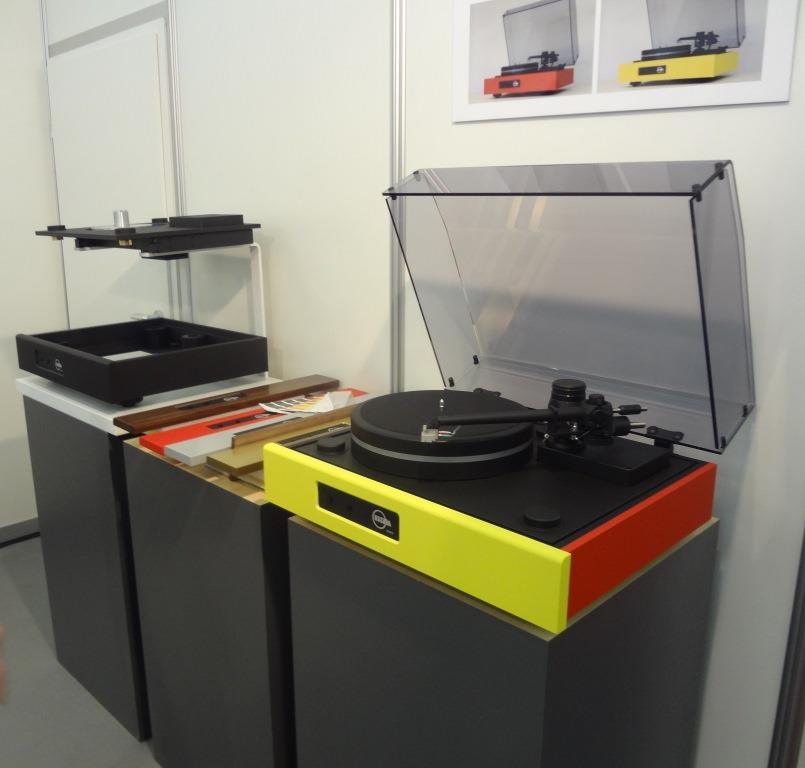 Kuzma Stabi M Turntable - High-End Vinyl Record Player for Audiophiles | Perfect for Home Audio Systems & Music Enthusiasts