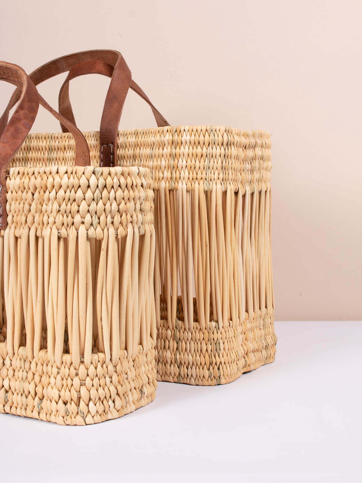 Stylish Handwoven Reed Basket Bag - Eco-Friendly Fashion Accessory for Beach, Picnic & Farmers Market