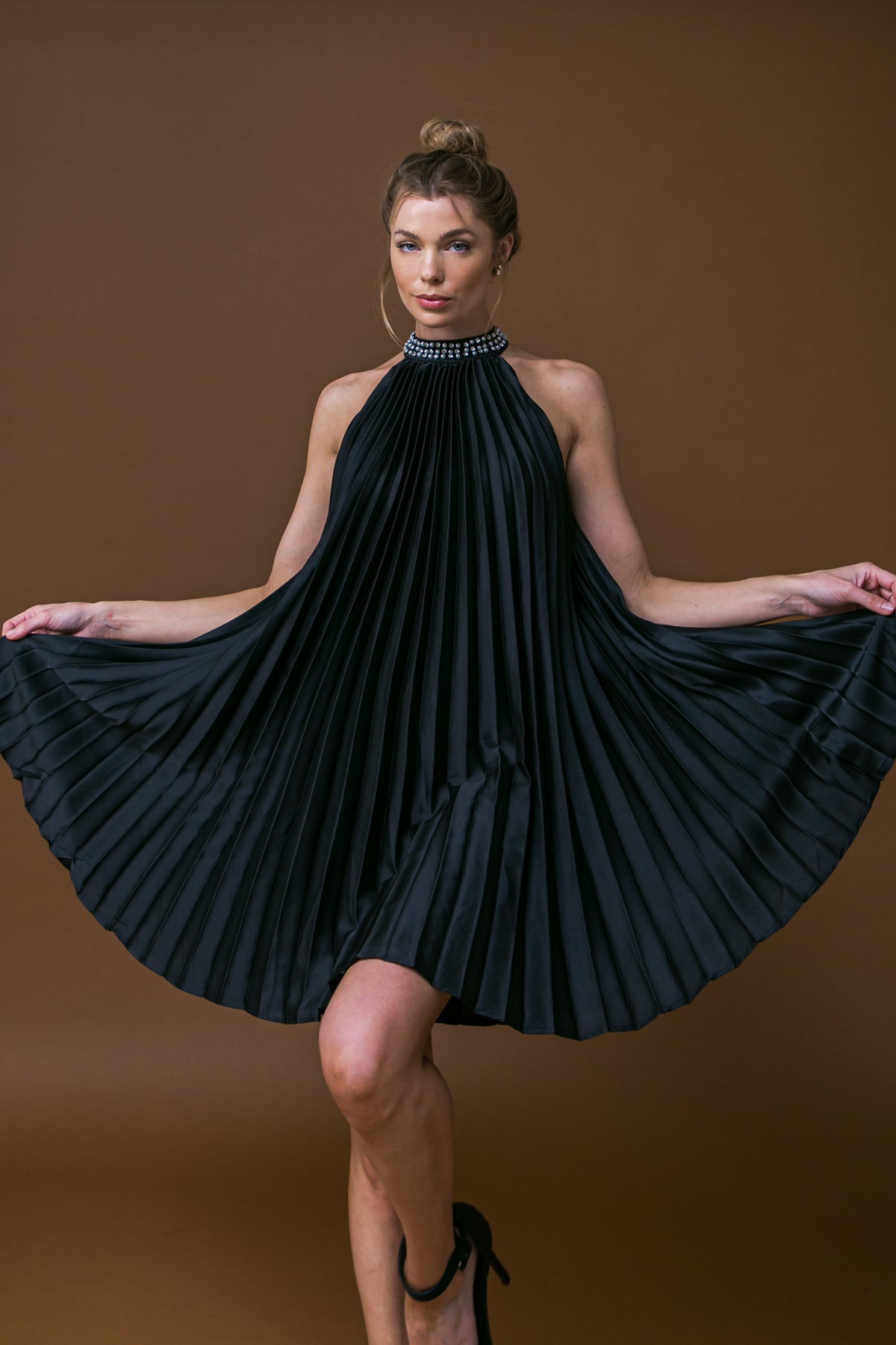 FIESTA FRIDAY Pleated Mini Dress with Halter Neck - Perfect for Parties, Date Nights & Summer Outfits