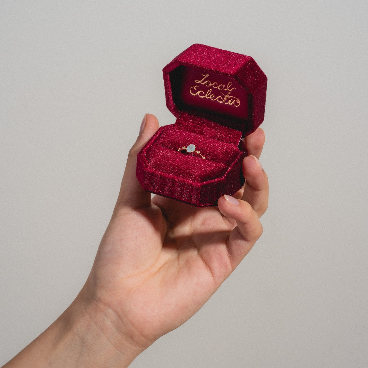 Luxury Velvet Ring Box for Engagement & Wedding - Elegant Jewelry Gift Box with Soft Velvet Lining - Perfect for Proposals, Anniversaries & Special Occasions