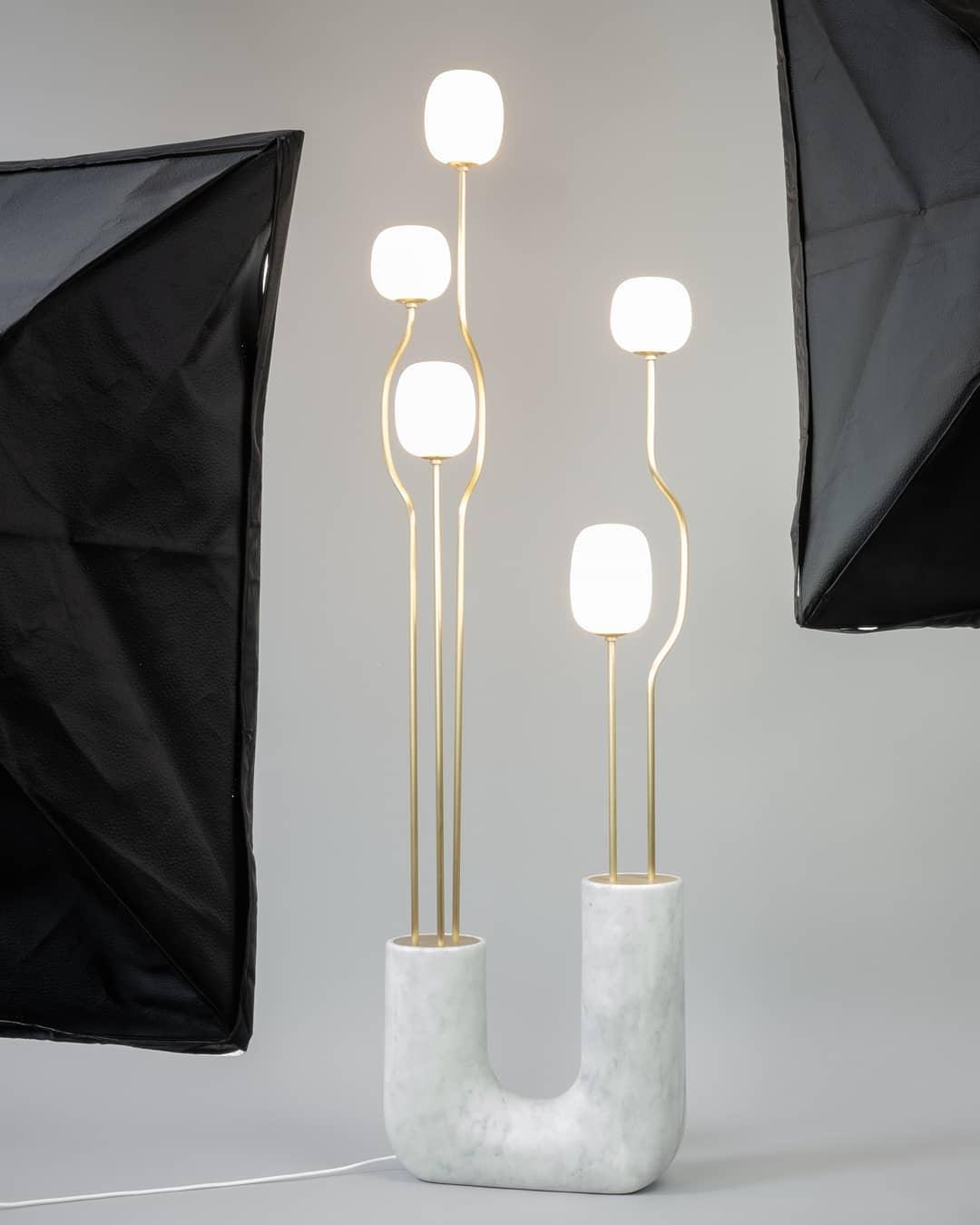 Modern Comet Floor Lamp - Adjustable LED Standing Light for Living Room, Bedroom & Office - Warm White & Cool White Light Modes - Perfect for Reading, Relaxing & Decorating Spaces