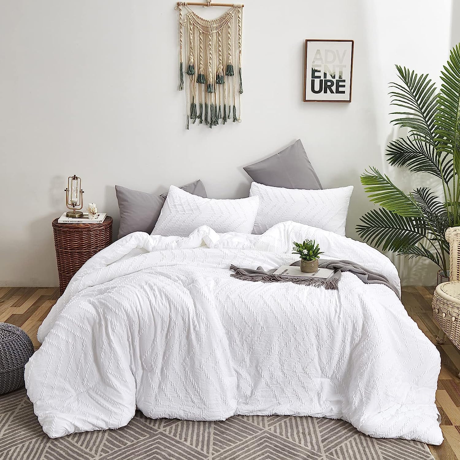 White Comforter Set King Size - Boho Jacquard Bedding with Tufted Design, Solid White Farmhouse Quilt Blanket for Women, Men & Teens - Perfect for Shabby Chic, Modern Farmhouse & Minimalist Bedrooms
