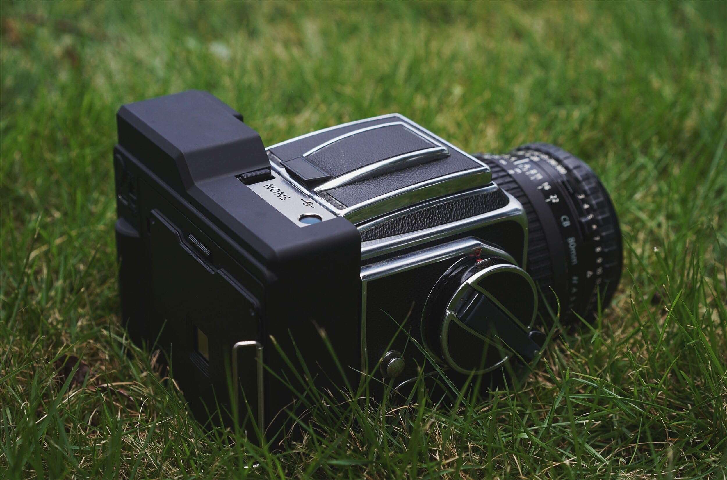 Hasselblad Instant Back Adapter - Compatible with 500/501/503/1000/2000/SWC/PME Cameras for Square Instant Film | Perfect for Vintage Photography, Studio Shoots & Instant Film Enthusiasts