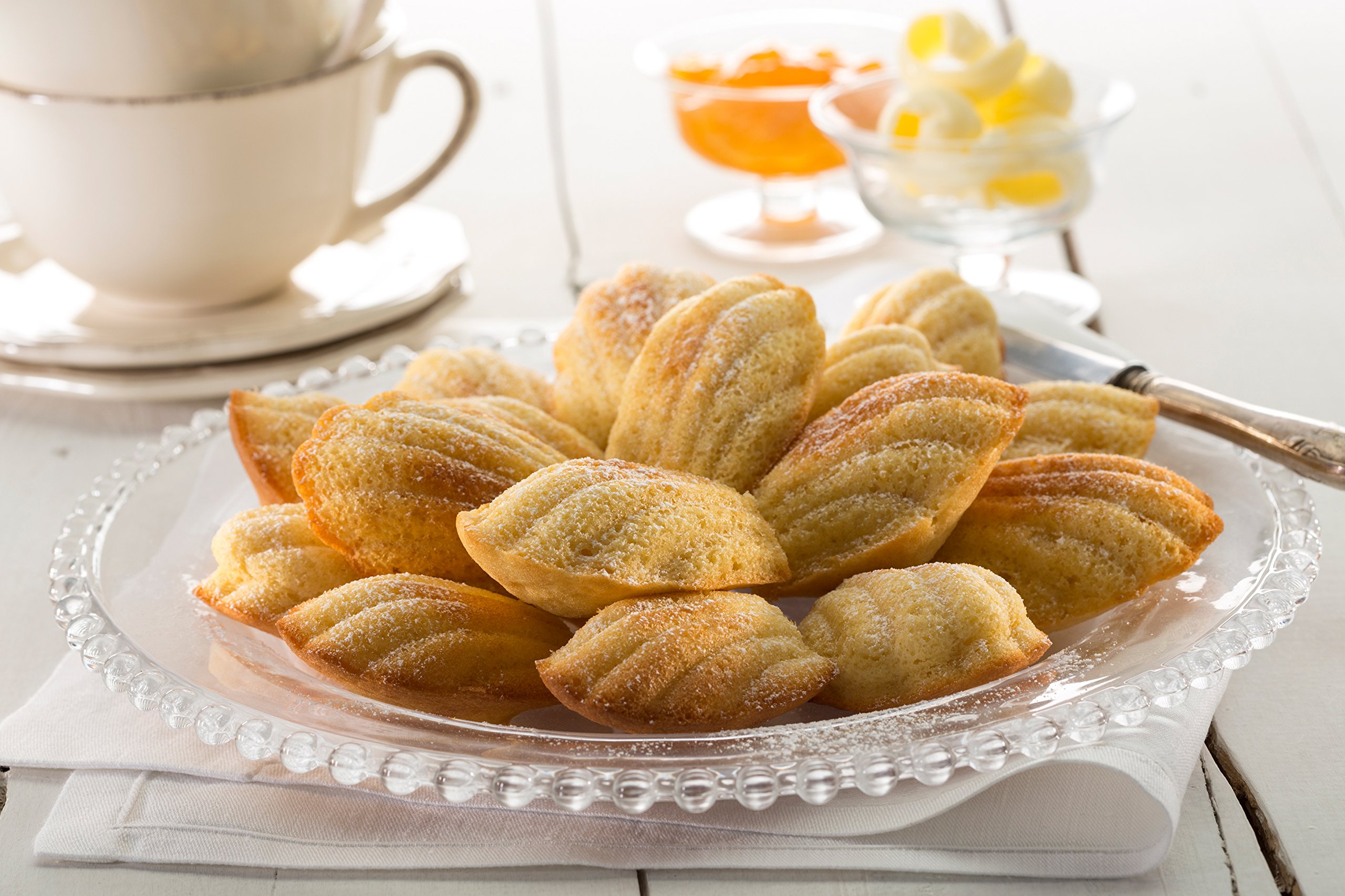 Premium 9-Cavity Non-Stick Madeleine Molds for Baking - Perfect for French Tea Cakes, Cookies & Mini Desserts - Ideal for Home Bakers & Professional Chefs