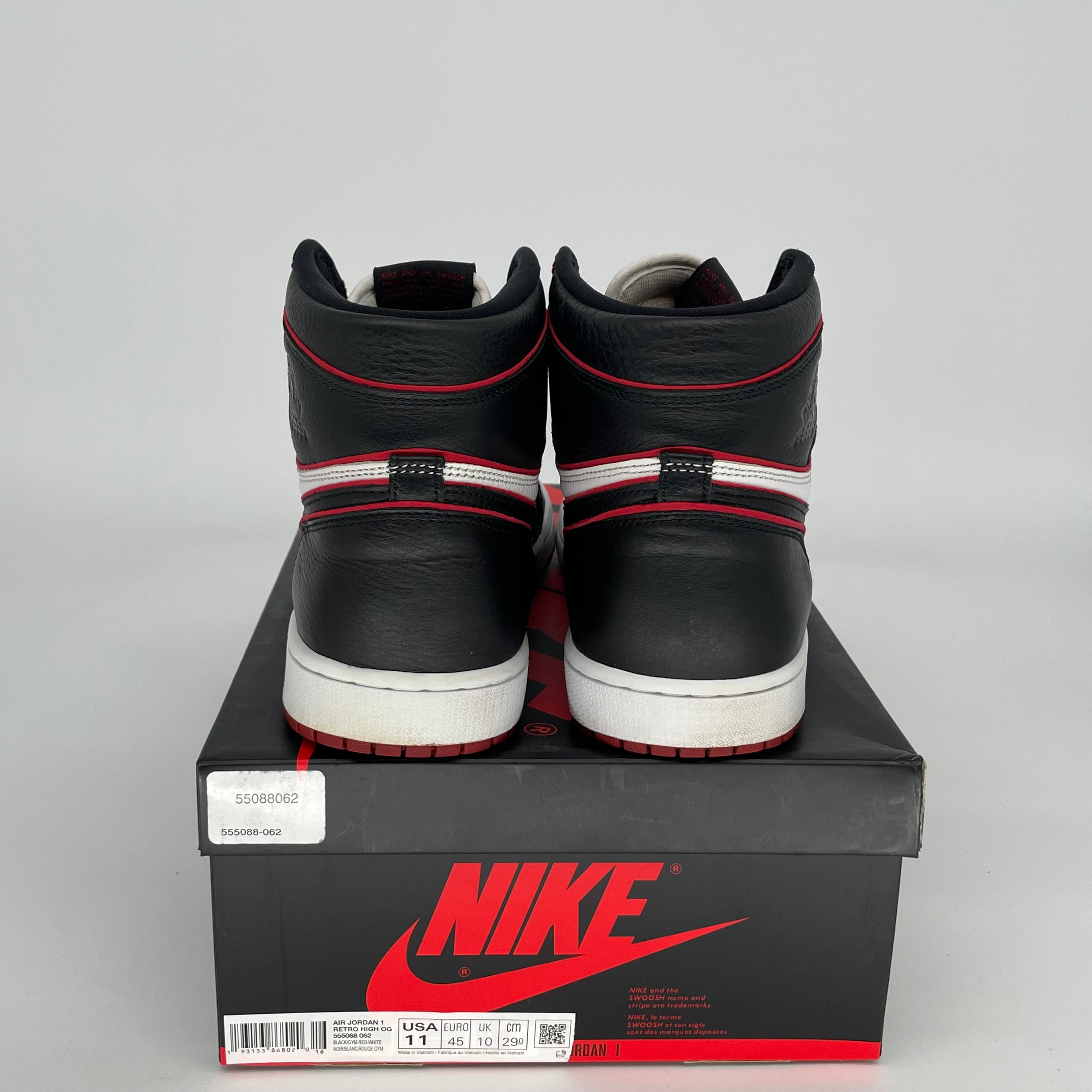 AIR JORDAN 1 BLOODLINE Men's Basketball Shoes Size 11 - 555088-062 | Retro High OG Sneakers for Streetwear & Casual Outfits