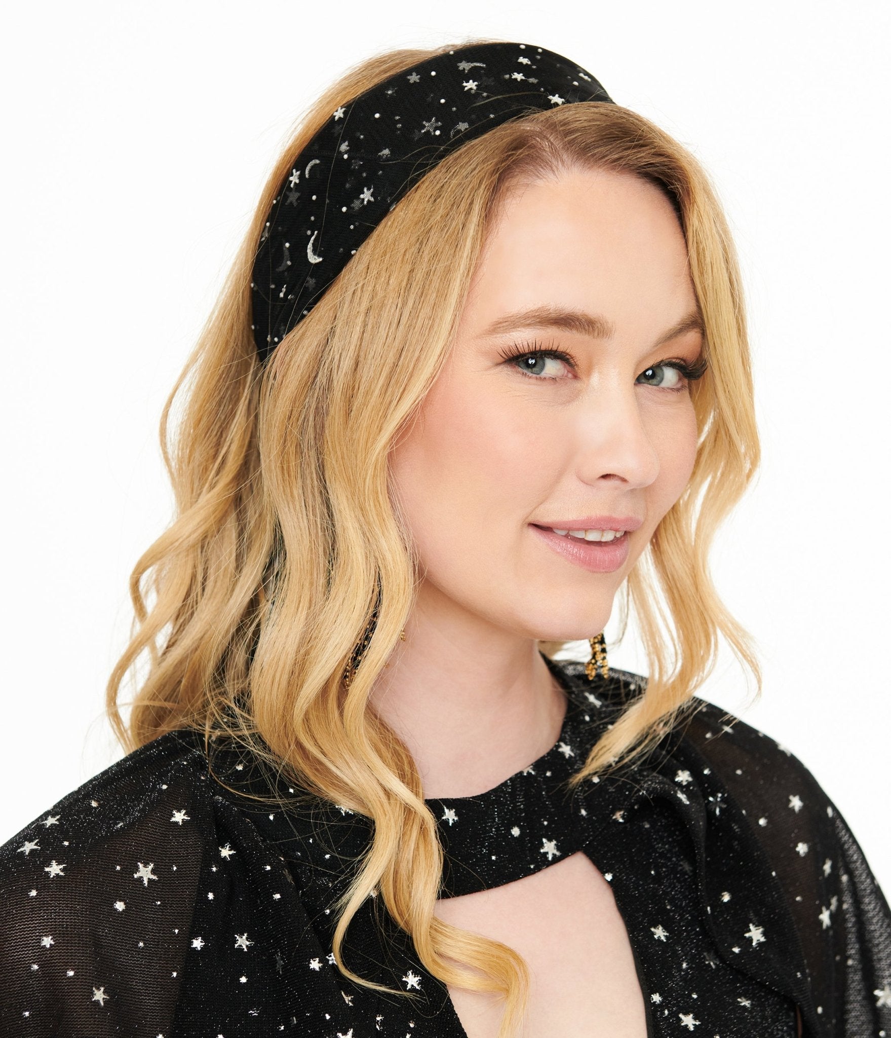 Vintage 1950s Black & Silver Star Print Hair Scarf - Retro Hair Accessory for Women, 50s Style Head Wrap, Perfect for Vintage Fashion, Pinup Looks & Costume Parties