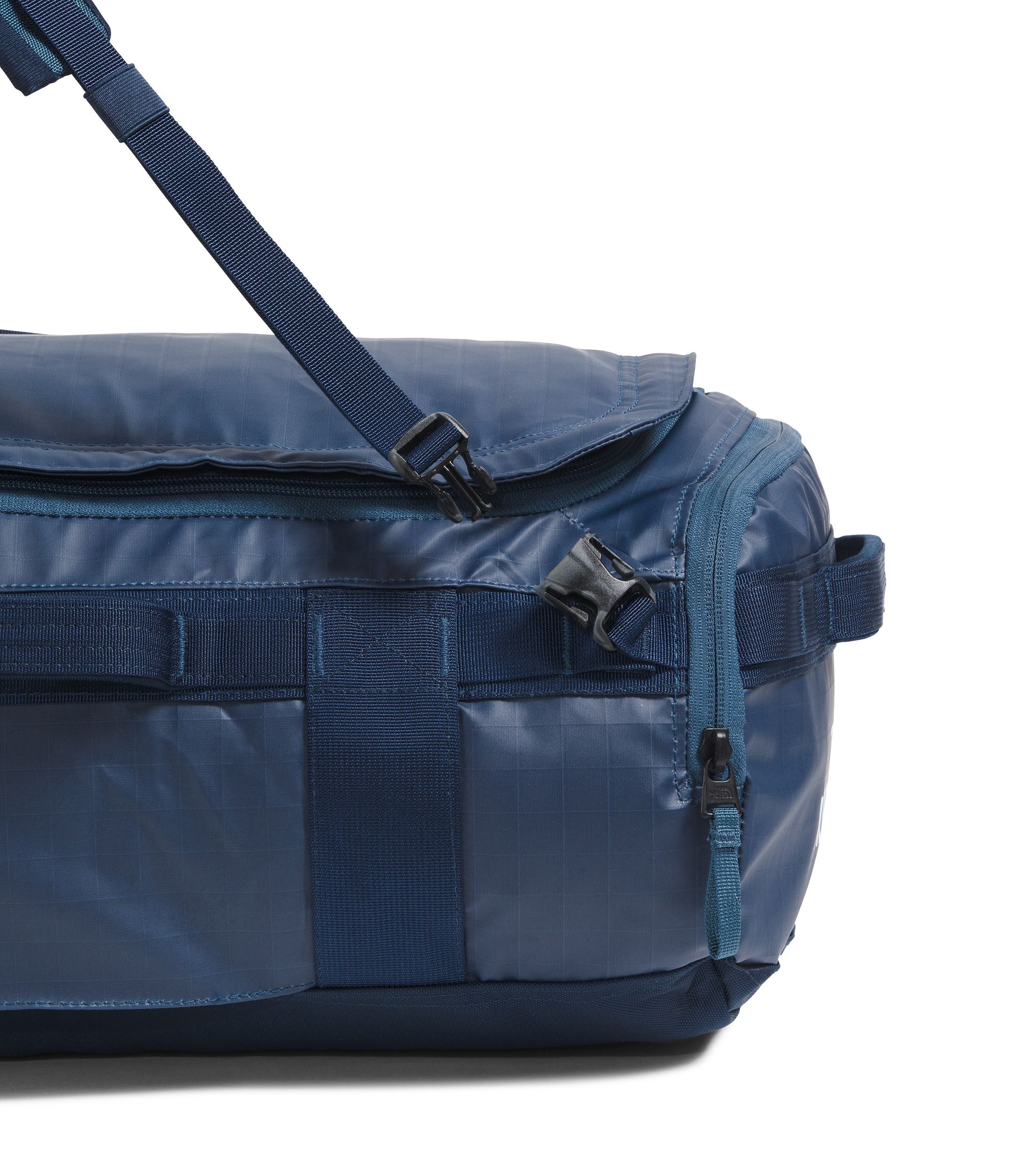 The North Face Base Camp Voyager Duffel 32L - Durable Travel Duffel Bag for Hiking, Camping & Gym - Water-Resistant & Lightweight Carry-On Luggage