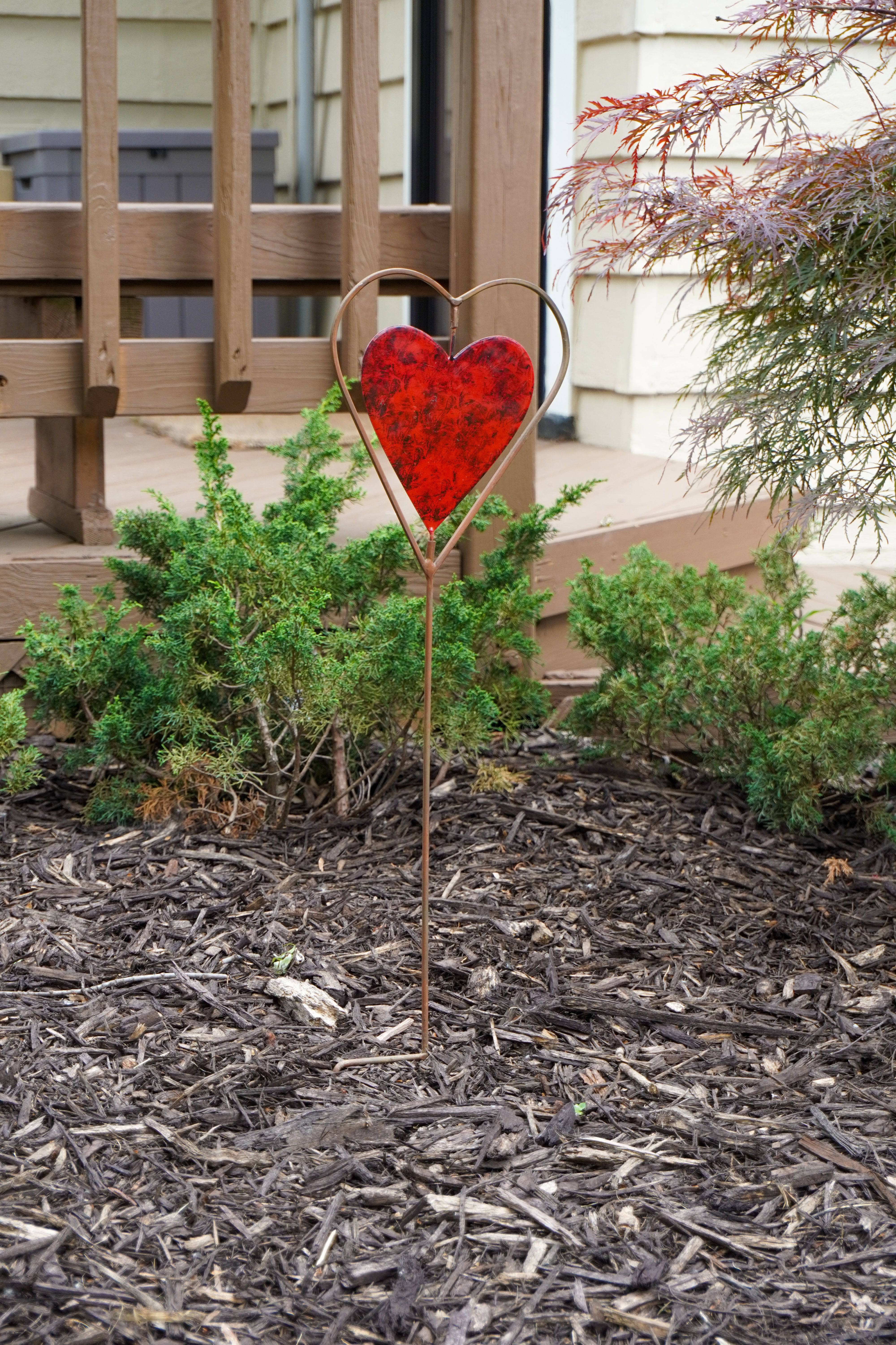Red Heart Disc Garden Stake - Decorative Metal Yard Art for Outdoor Decor, Valentine's Day Gift, and Garden Landscaping | Perfect for Flower Beds, Patios, and Backyard Decorations
