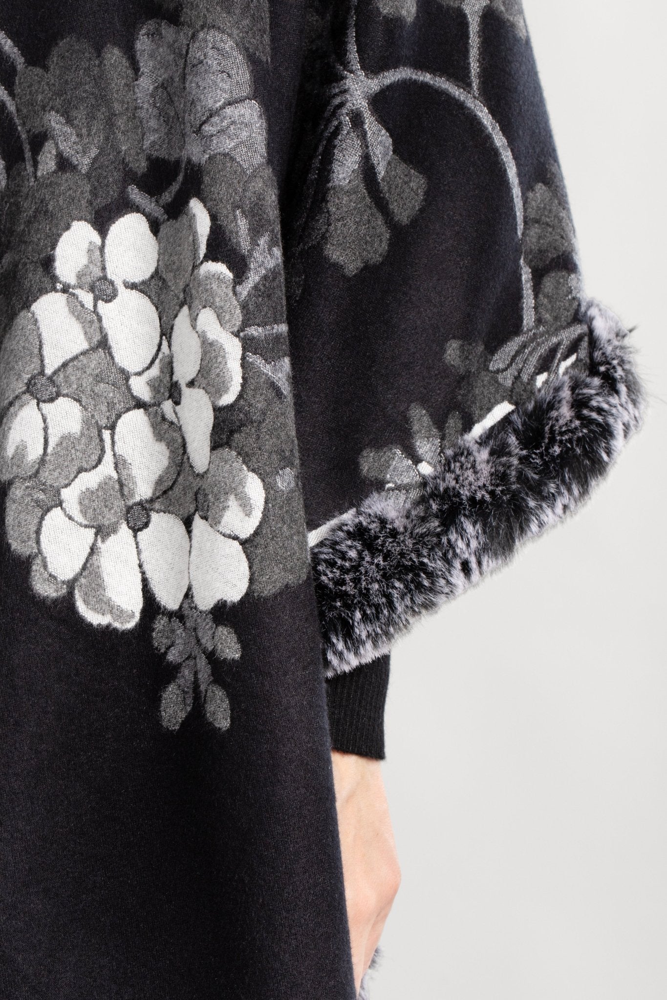 Stylish Blooming Faux Fur Scarf - Soft Winter Wrap for Women - Perfect for Cold Weather, Outdoor Activities & Fashion Accessories