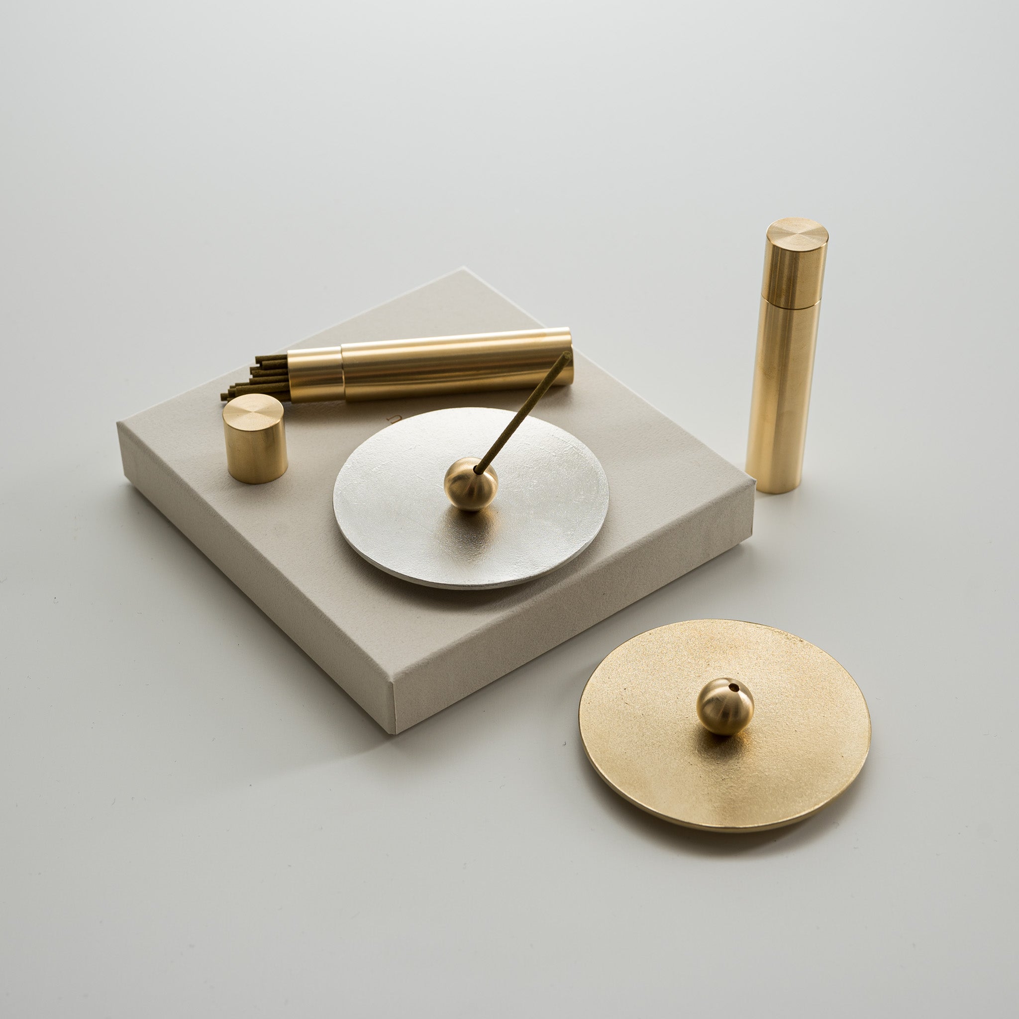 NOUSAKU Japanese Incense Holder & Gift Set - Round Zen Aroma Plate for Meditation, Relaxation, and Home Decor