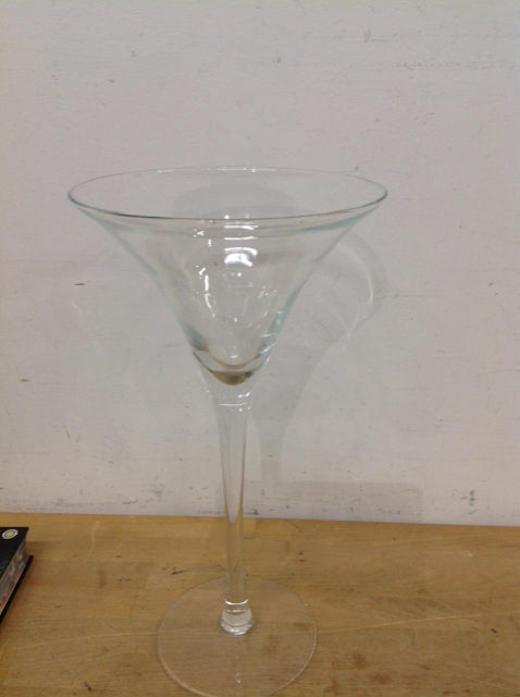 16 oz Clear Glass Martini Glasses Set of 4 - Elegant Cocktail Glasses for Martinis, Margaritas & Cosmopolitans - Perfect for Home Bars, Parties & Entertaining