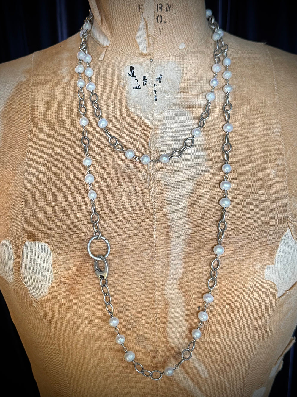 Elegant White Pearl Necklace for Women - Timeless Classic Jewelry Gift for Weddings, Parties & Special Occasions