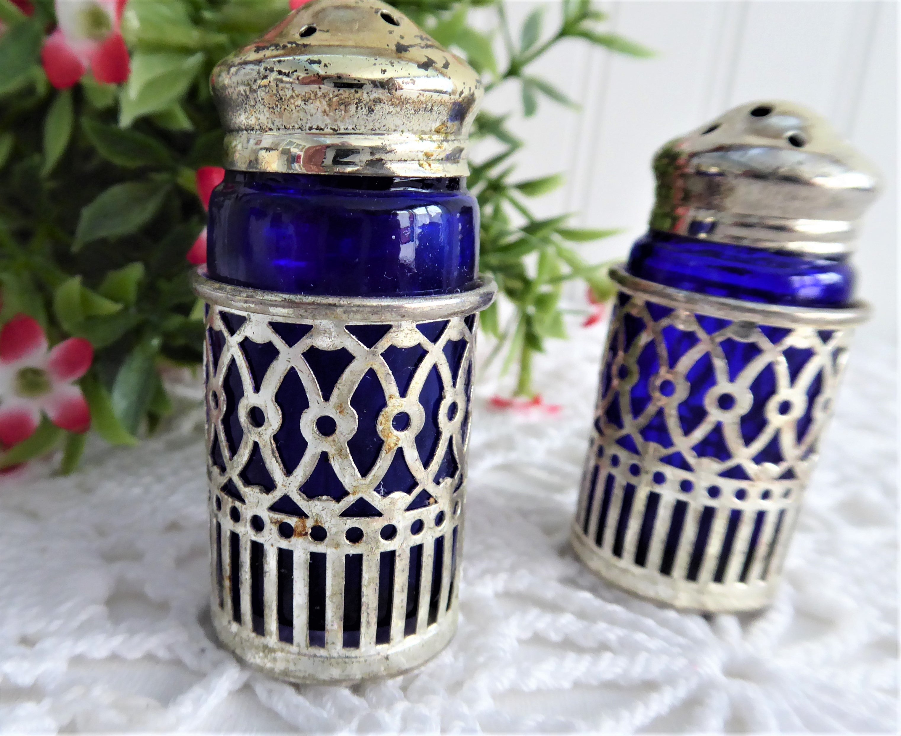 Vintage 1980s Salt and Pepper Shakers Set - Cobalt Blue Glass with Silverplate Liners - Classic Tableware for Dining, Kitchen, and Collectors