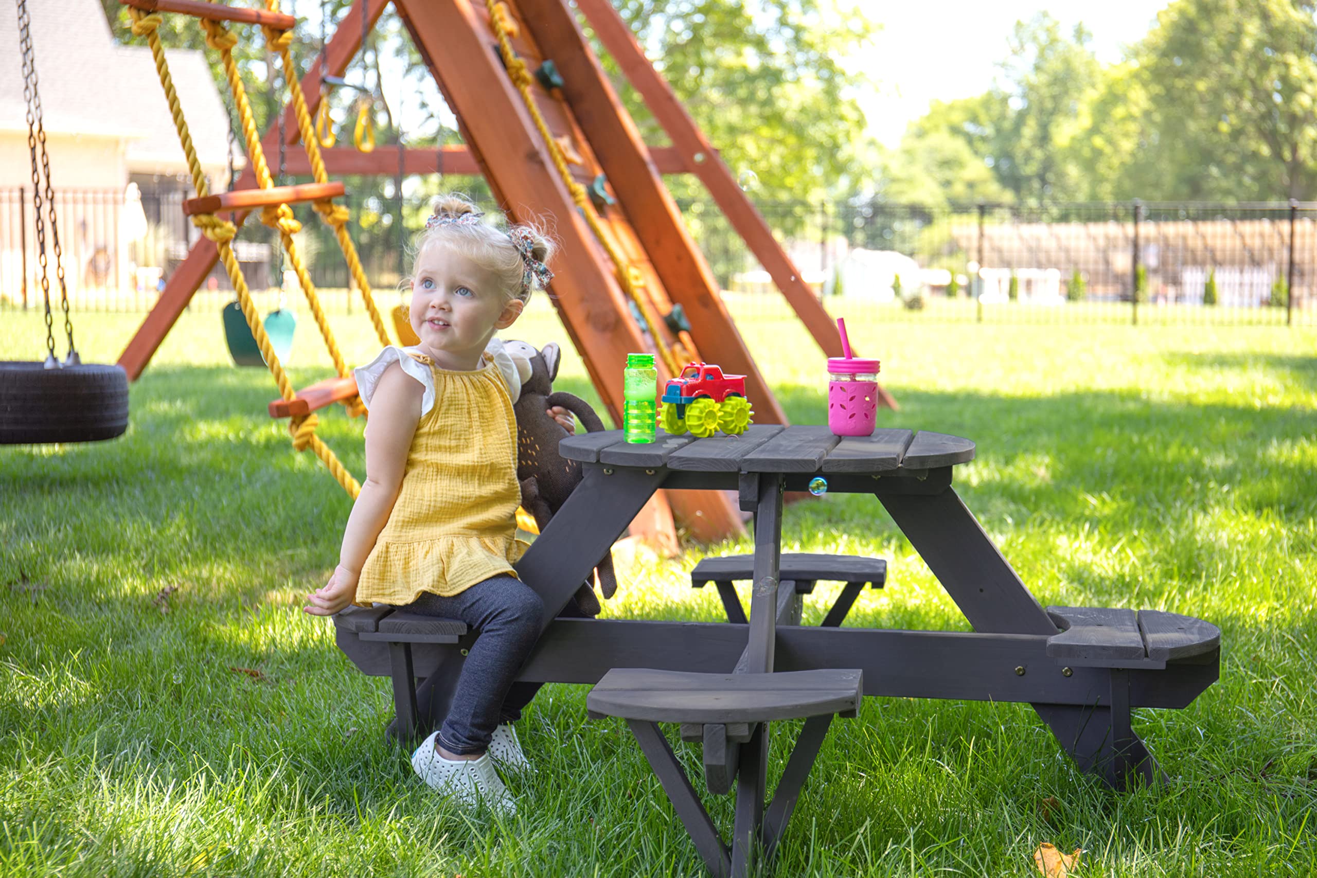 Jack & June Circular Cedar Picnic Table – 100% Natural Cedar Wood – Weatherproof Outdoor Furniture – Perfect for Backyard, Patio, Garden Dining and Entertaining – Ideal for BBQs, Parties and Family Gatherings