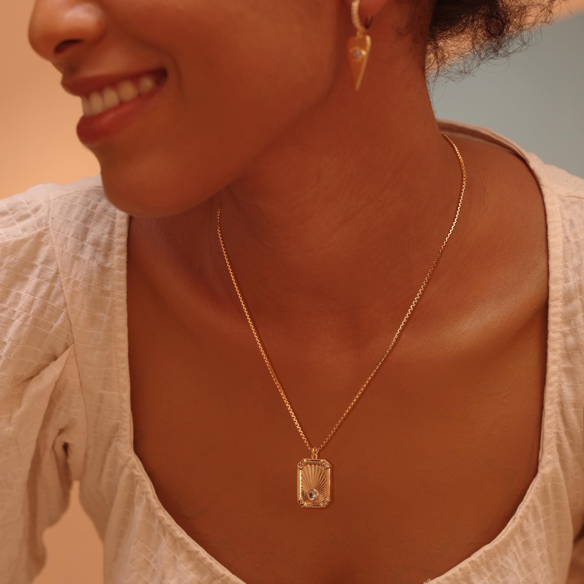 Fettero Women's Custom Engraved Gold Coin Necklace - Round Disc Pendant with Dainty Chain, Trendy Jewelry Gift for Her | Perfect for Everyday Wear, Date Nights & Special Occasions