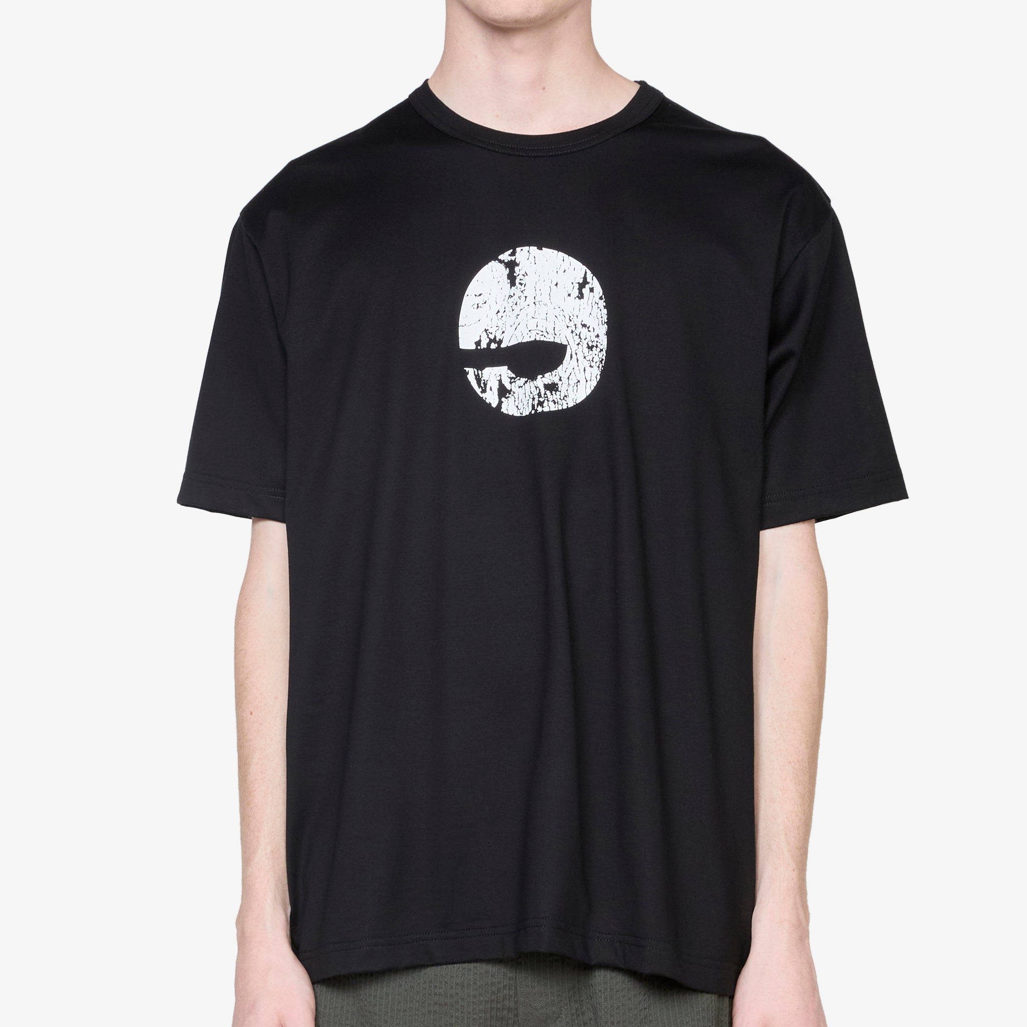 Black Eye Graphic T-Shirt for Men & Women - Trendy Casual Tee for Streetwear, Parties, and Everyday Outfits