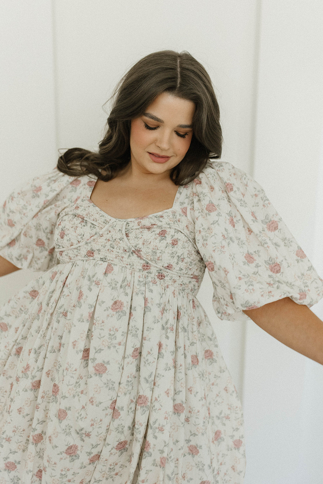 Harlow Maxi Dress in Off White Floral - Bump Friendly Maternity Dress & Inclusive Sizing (S-3XL) | Perfect for Pregnancy, Beach Vacations & Summer Weddings