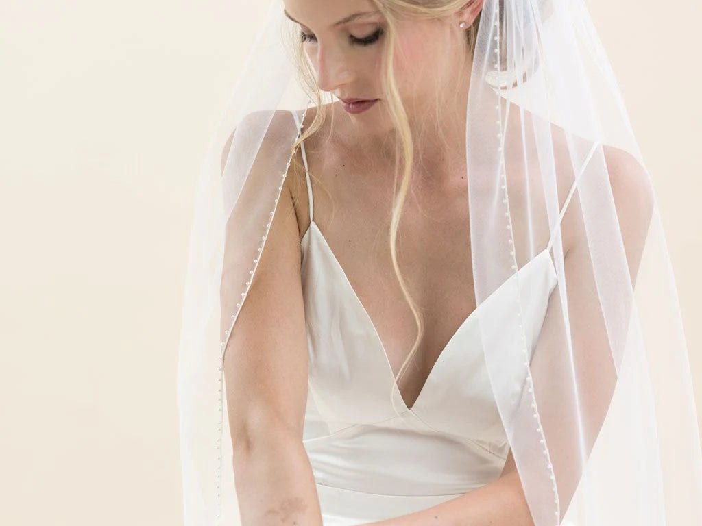 Elegant Rainbow Club Fingertip Wedding Veil with Pearl Edge Hydrangea - Perfect for Bridal Ceremonies, Photos & Special Occasions