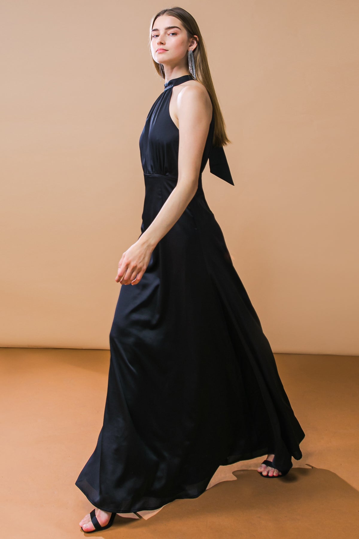 LOOKBOOK FAVORITE HALTER MAXI DRESS - Elegant Summer Beach Dress for Women, Perfect for Vacations, Weddings & Date Nights