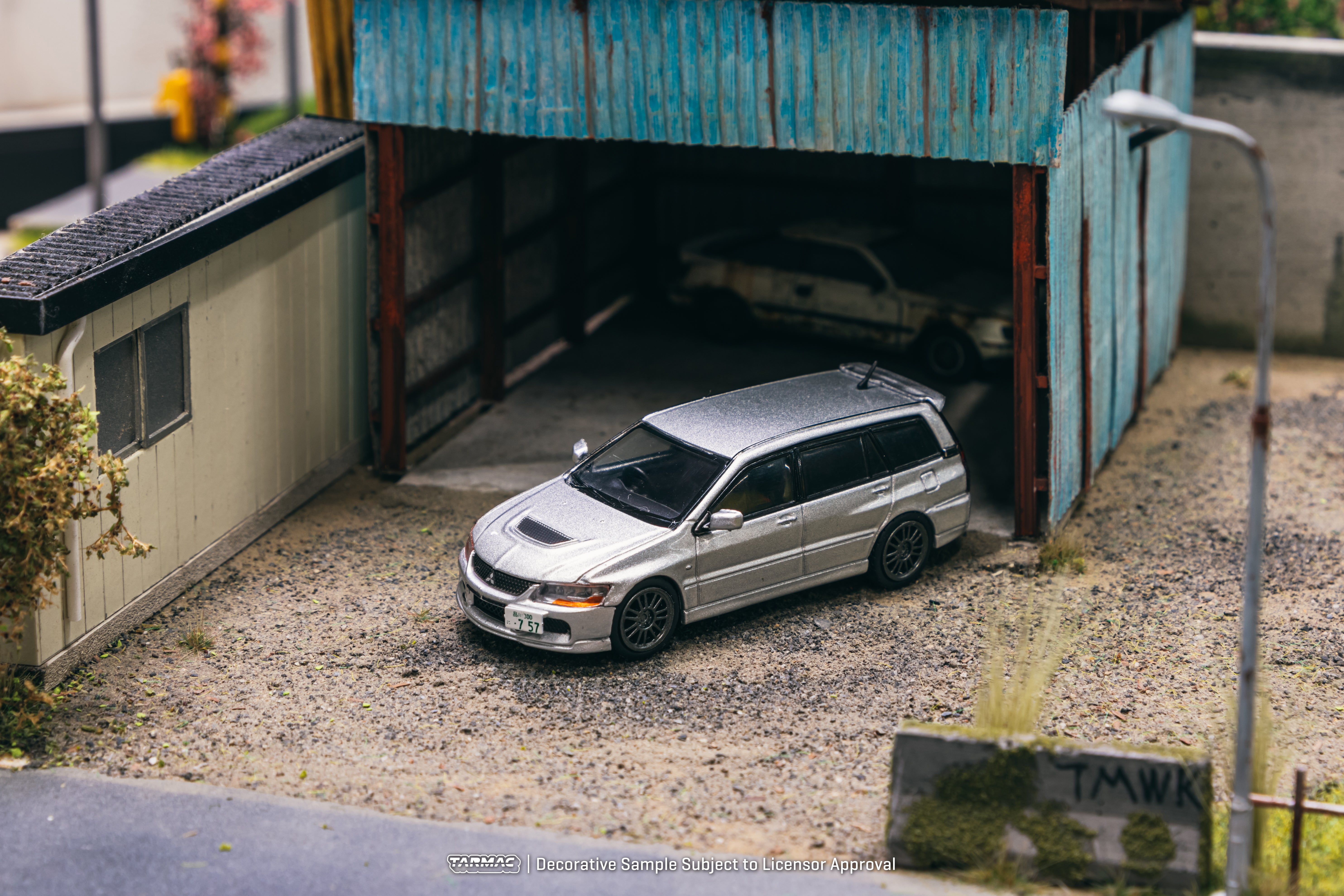 Tarmac Works 1/64 Scale Mitsubishi Lancer Evolution Wagon Diecast Model Car - Silver (ROAD64) | Collectible Miniature Vehicle for Display, Racing Games & Car Enthusiasts