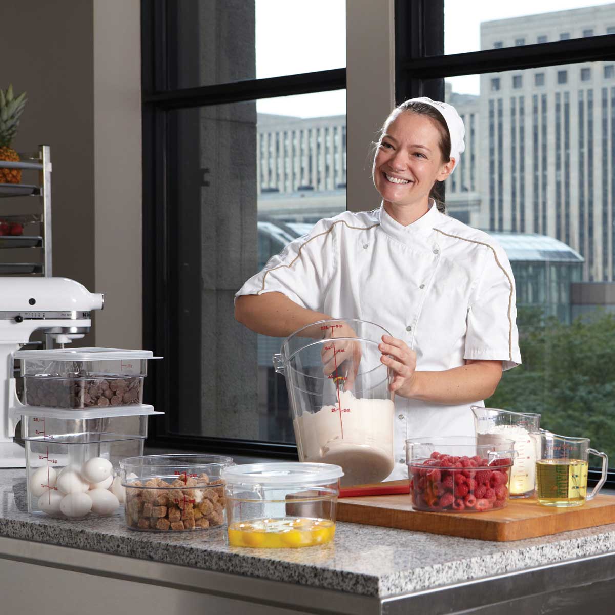 Cambro 2SFSCW135 CamSquare 2 Qt Clear Food Storage Container - BPA-Free Plastic Meal Prep Container for Kitchen, Restaurant & Catering - Perfect for Storing Leftovers, Meal Prepping & Bulk Food Organization