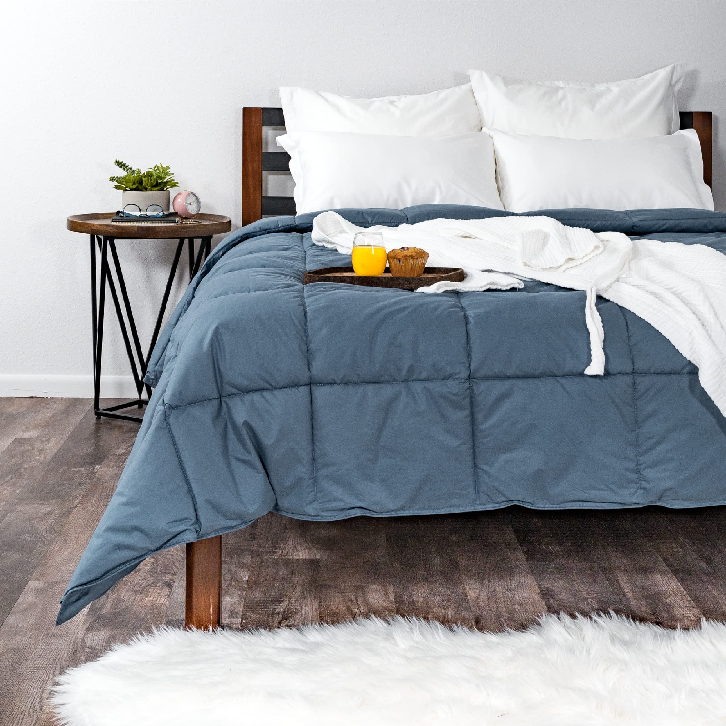 AmeriDown Medium Warmth Premier Down Alternative Comforter - Full/Queen Size, Hypoallergenic & Breathable - Perfect for All Seasons, Bedroom & Guest Room Use