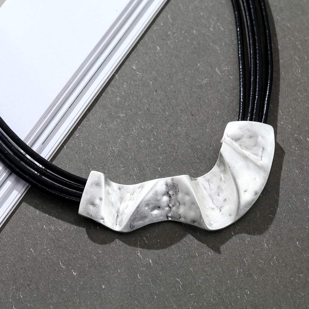 Trendy Black Leather Choker Necklace for Women - Gothic Punk Chain Necklace Jewelry for Party, Date Night & Everyday Wear
