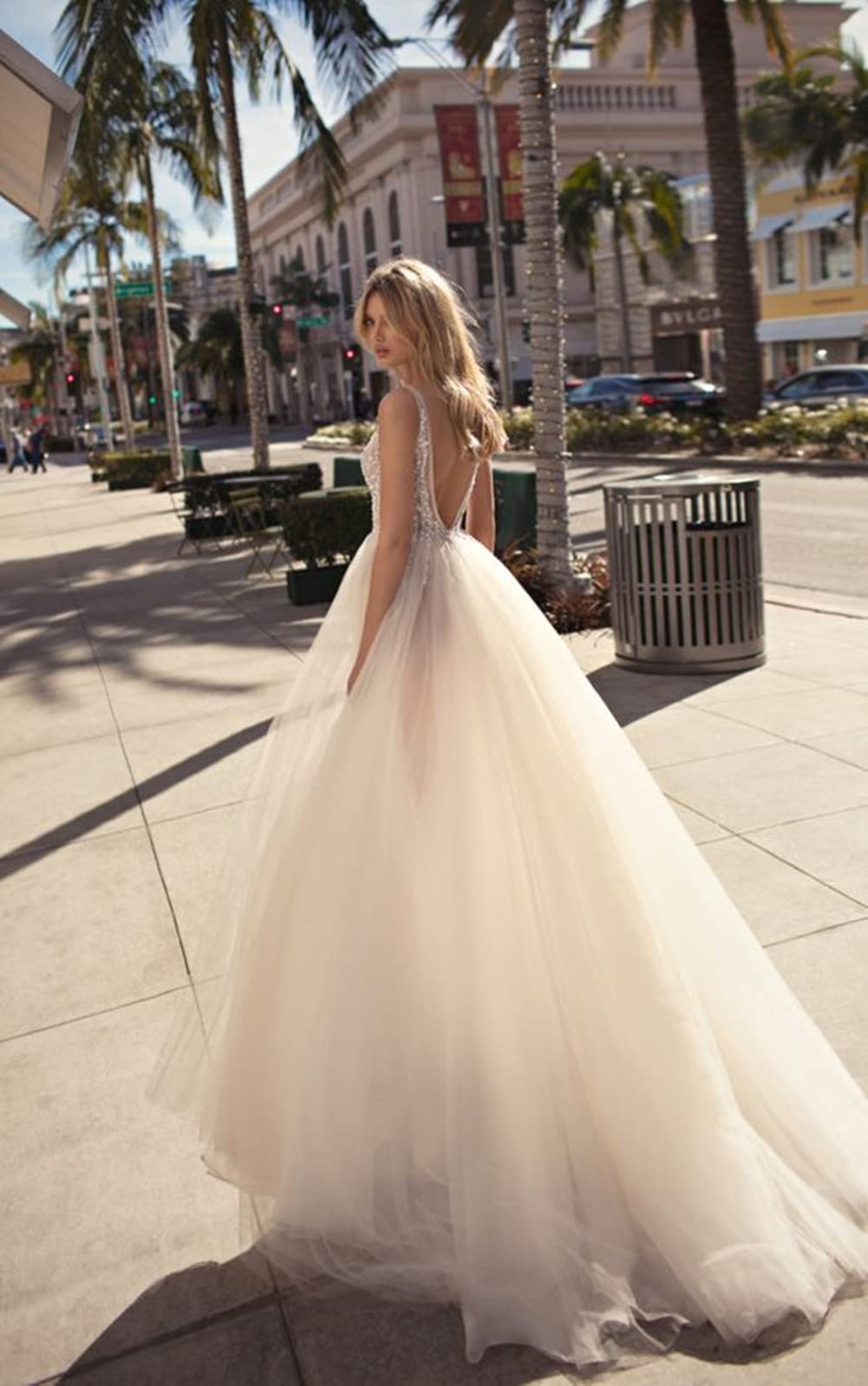 Elegant A-Line Backless Lace Beach Wedding Dress for Women – Perfect for Summer Brides, Beach Ceremonies, and Romantic Outdoor Weddings