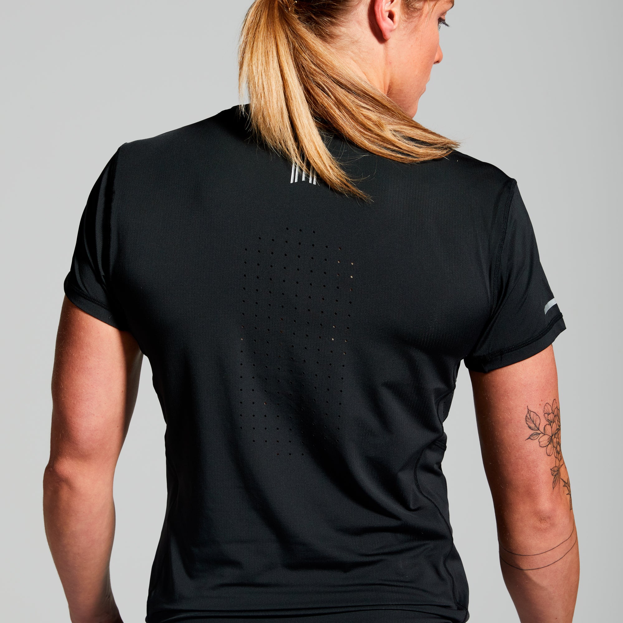 Women's Endurance Running Shirt - Breathable Moisture-Wicking Workout Top for Women (Black) | Perfect for Gym, Jogging & Outdoor Activities