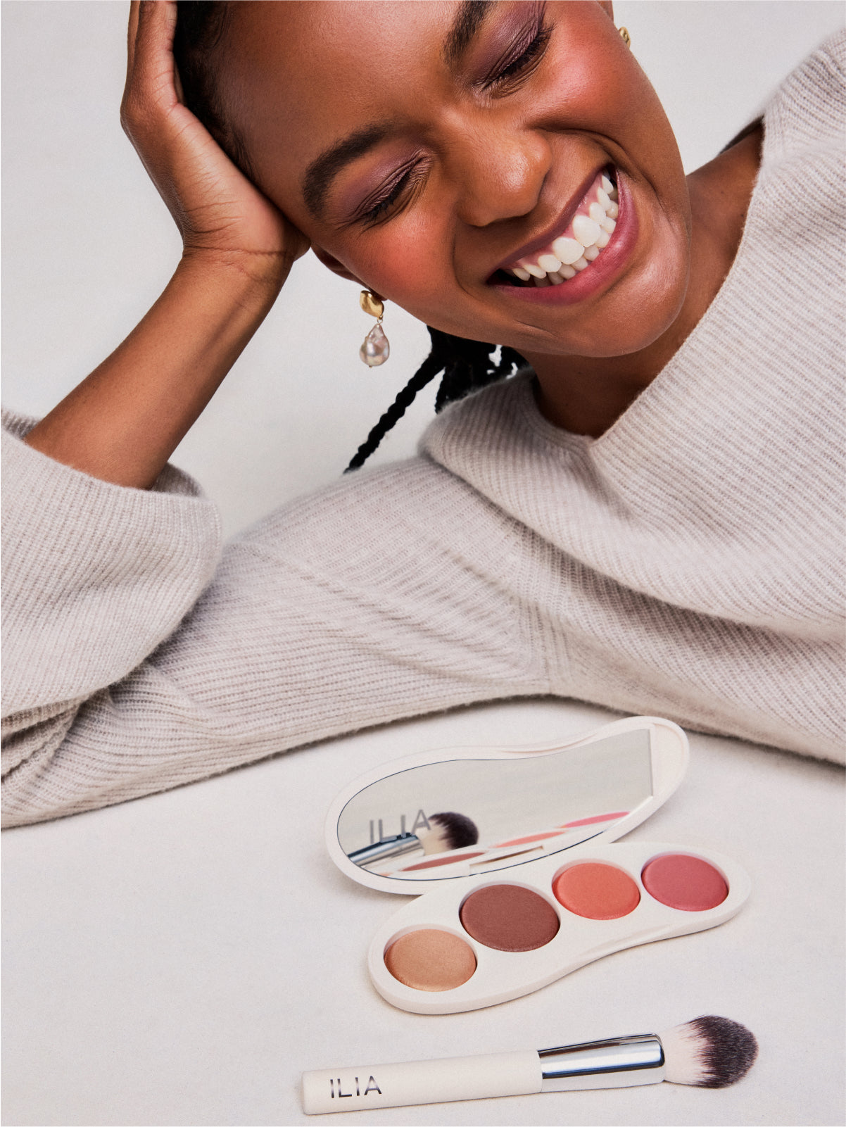 Professional Precision Powder Brush for Flawless Makeup Application - Perfect for Foundation, Setting Powder & Blush - Ideal for Everyday Makeup & Professional Use