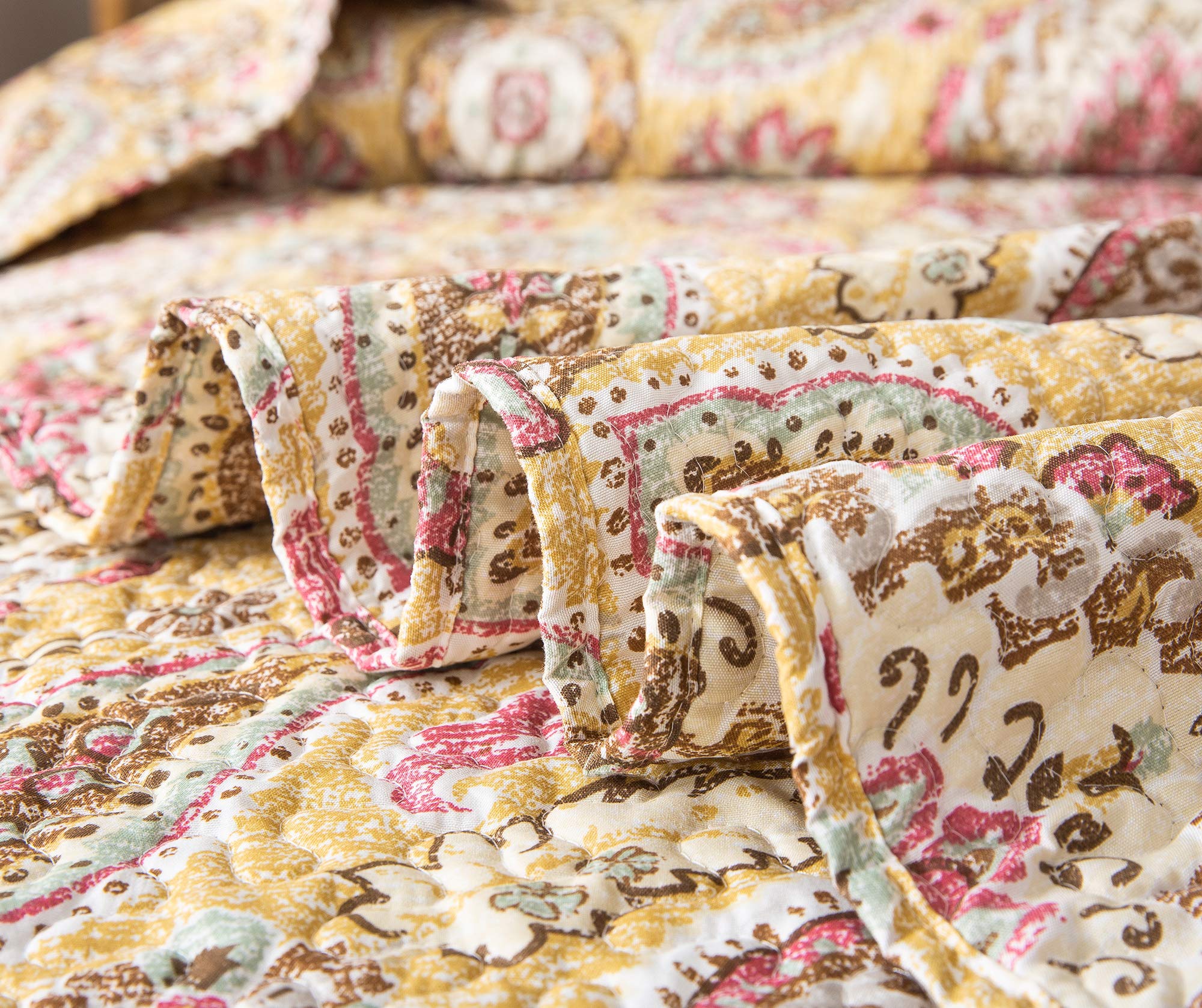 Tache King Size Bed Quilt Set - Lightweight Yellow Pink Gold Boho Floral Paisley Damask Summer Coverlet - 3 Piece Medallion Design Quilt for Bedroom Decor | Perfect for Guest Rooms, Master Bedrooms & Bohemian Style Homes