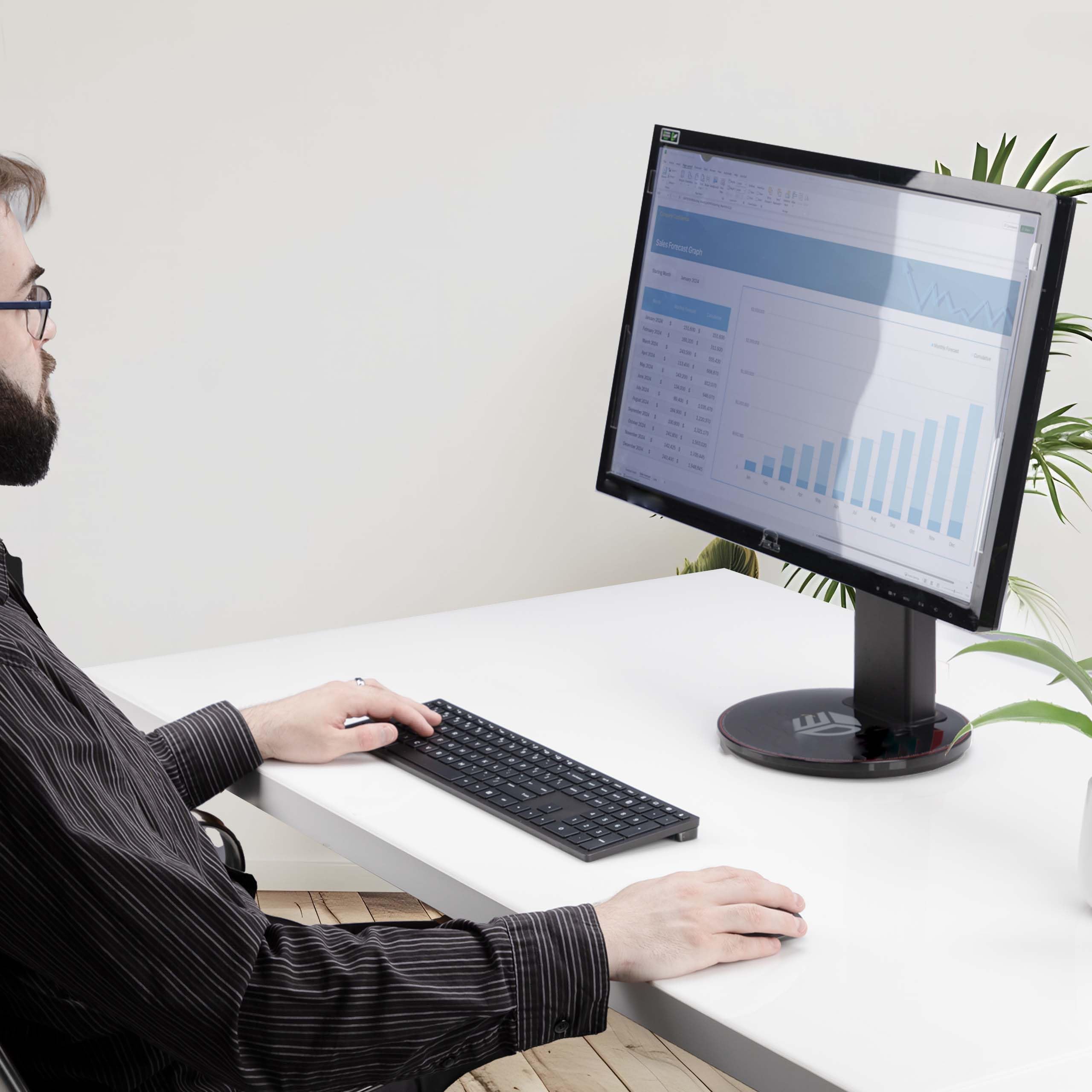 StarTech.com 24-inch 16:9 Anti-Blue Light Screen Protector for Computer Monitors - Reduce Eye Strain & Improve Sleep - TAA Compliant - Perfect for Office Work, Gaming & Late-Night Browsing