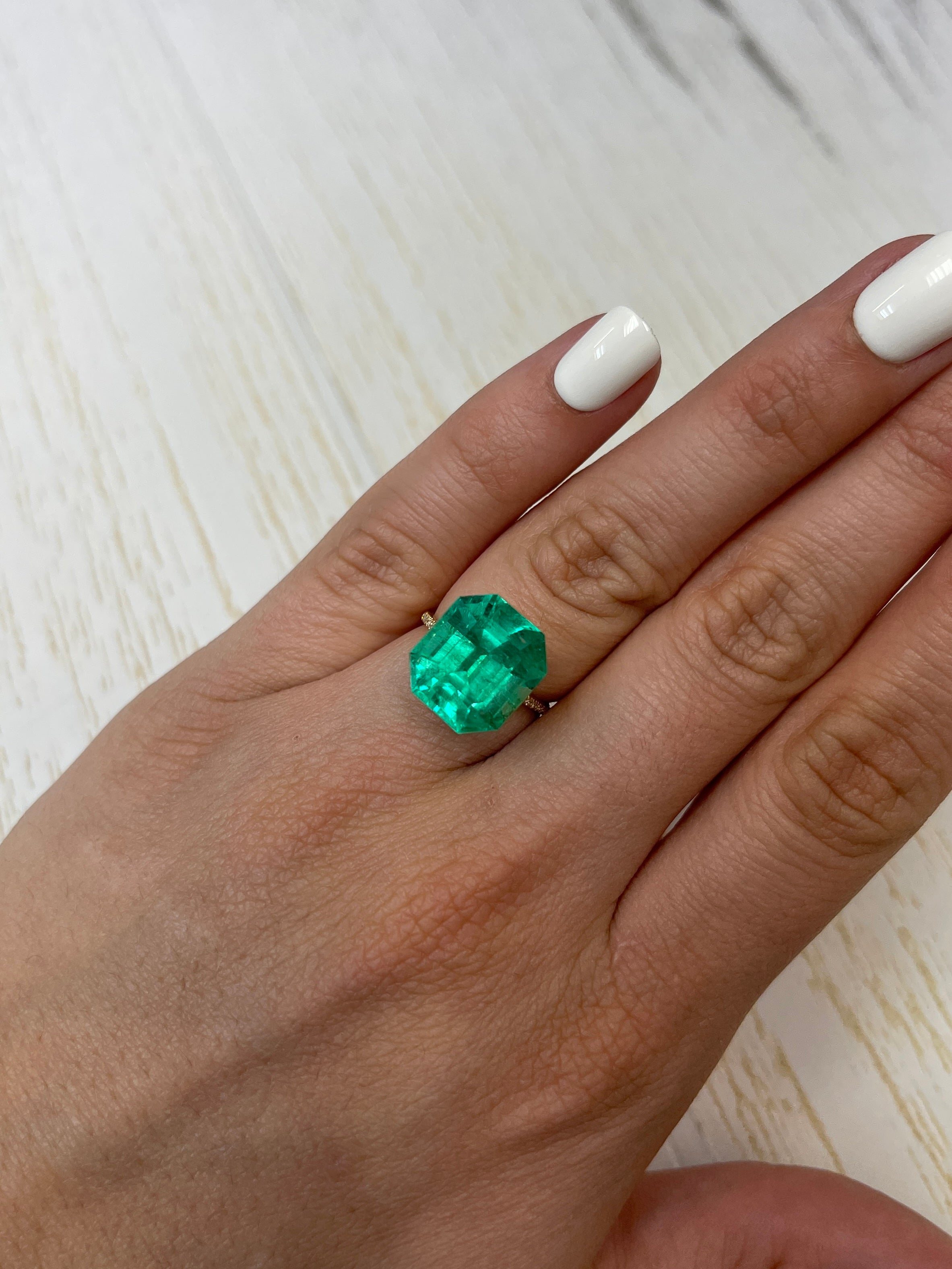 10.81 Carat GIA Certified Vivid Muzo Colombian Emerald - Natural Loose Gemstone, Asscher Cut (14x13mm) | Perfect for Engagement Rings, Luxury Jewelry & Collector's Pieces