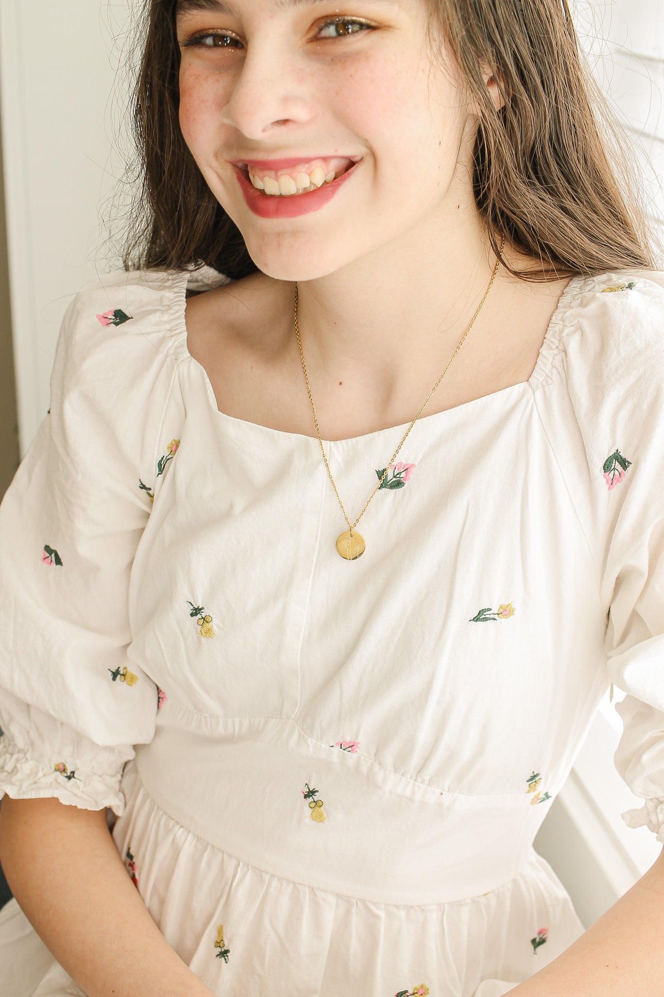 Gold Birth Flower Necklace - Personalized Floral Jewelry Gift for Women - Perfect for Birthdays, Anniversaries & Mother's Day