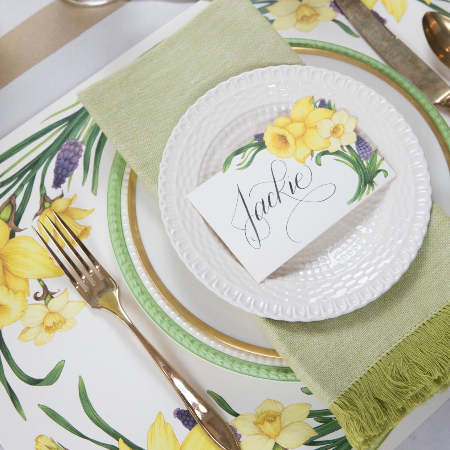 Elegant Daffodil Place Cards for Weddings, Parties & Events - Personalized Table Name Cards for Seating Arrangements